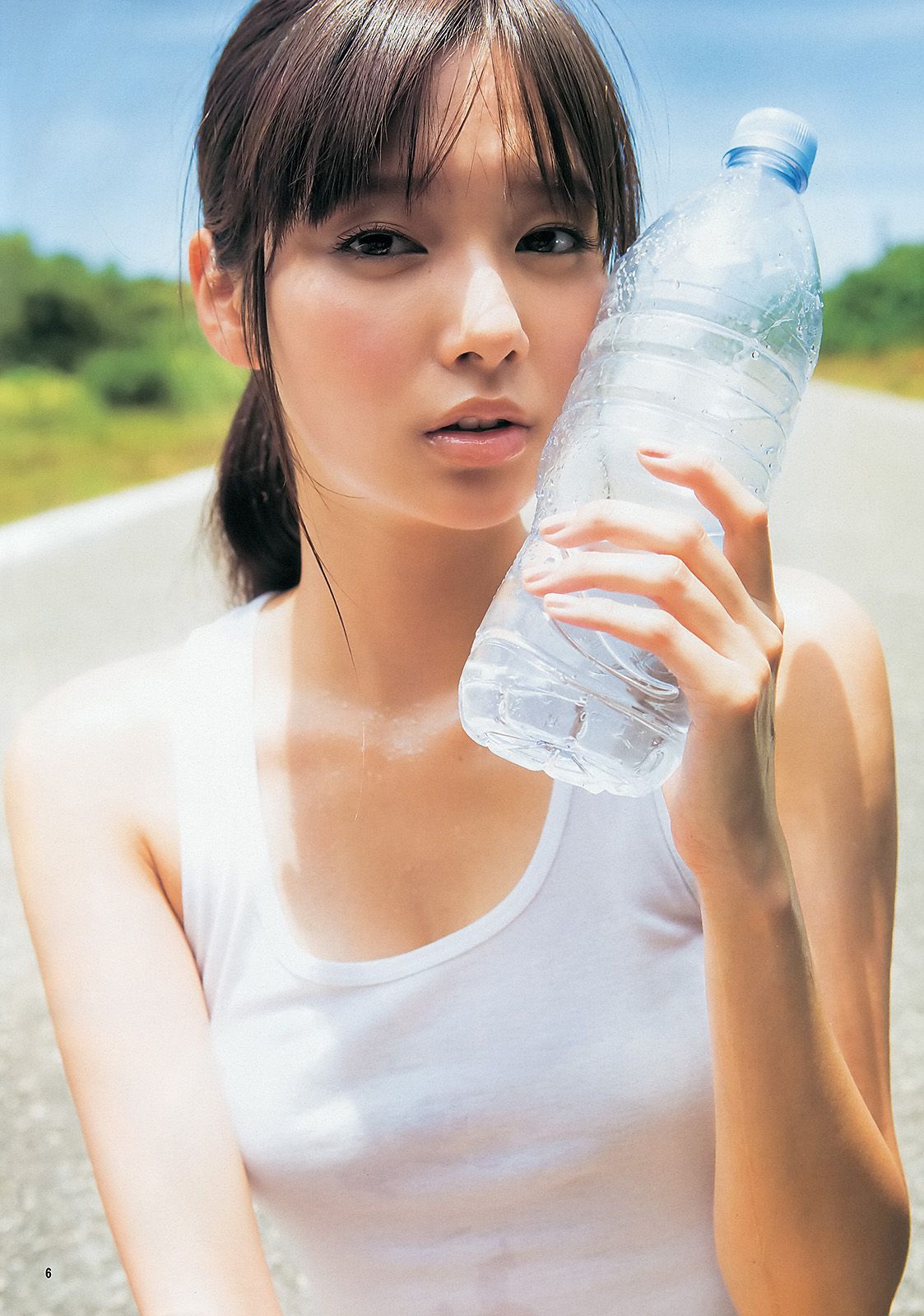 新川優愛 志田友美 [週刊ヤングジャンプ] 2013年No.45 写真杂志/(16P)