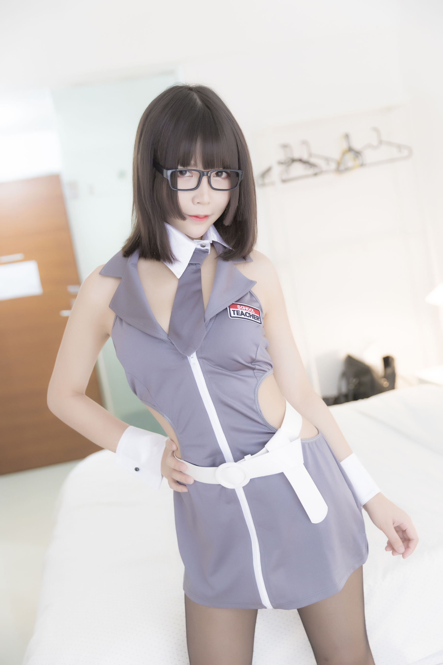 二次元妹子抱走莫子aa 黑丝制服/(45P)