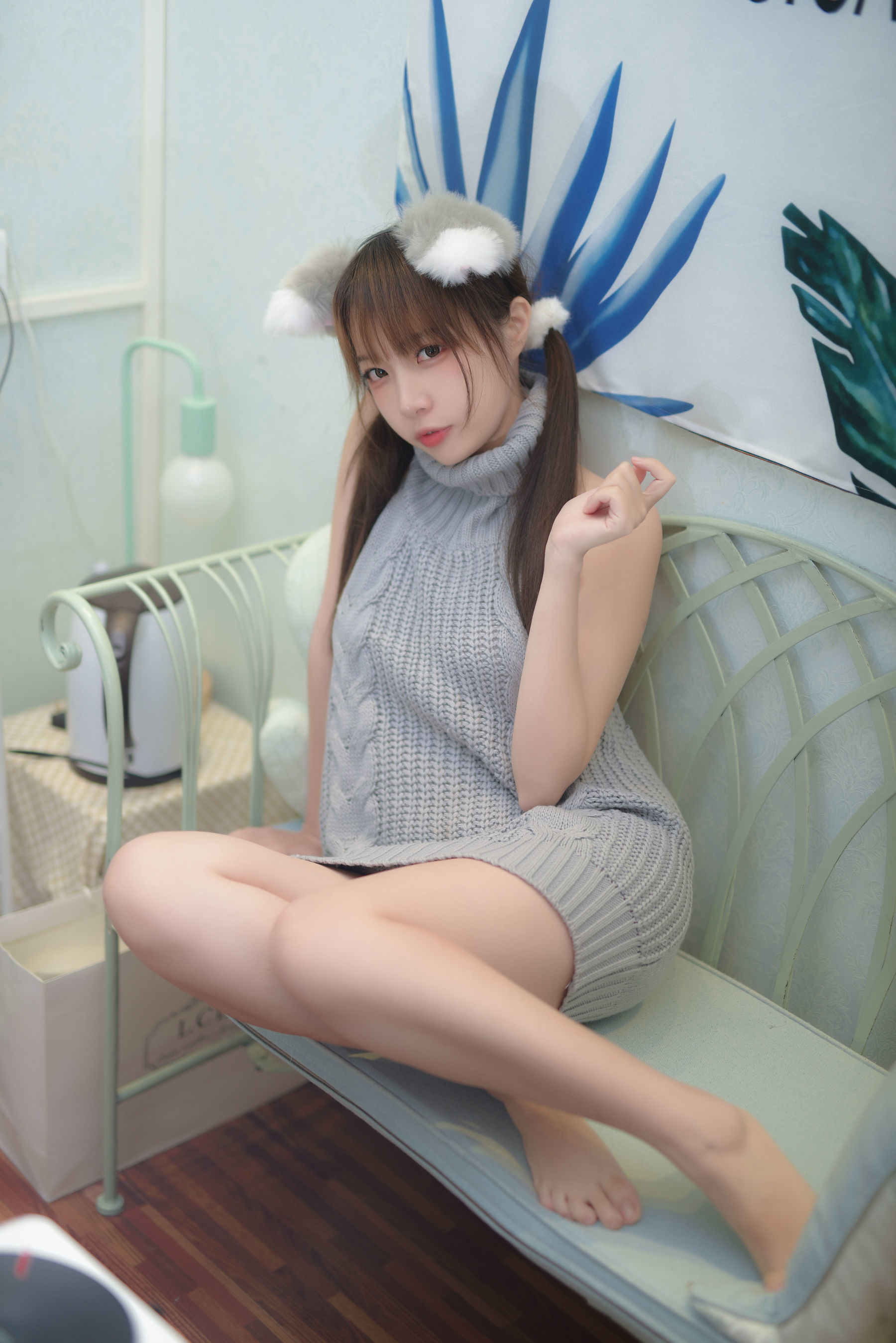 人气Coser二佐Nisa 宠物少女 私房露背毛衣/(17P)