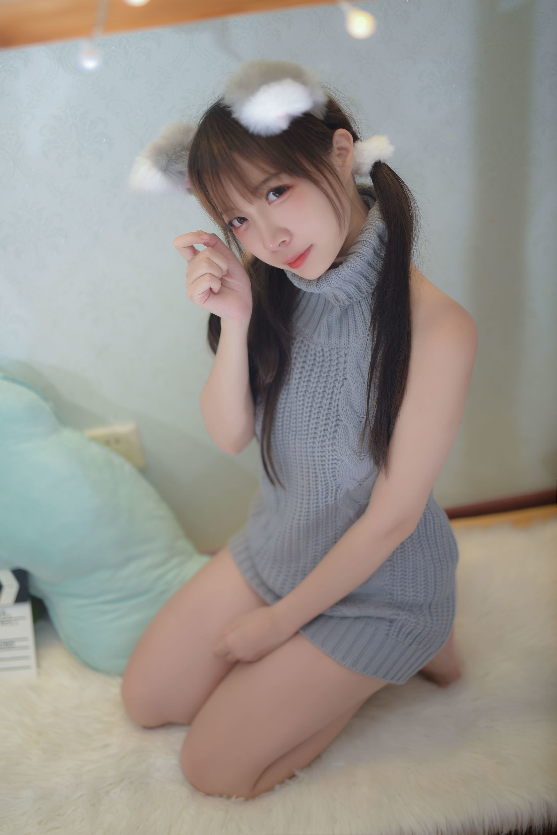 人气Coser二佐Nisa 宠物少女 私房露背毛衣/(17P)