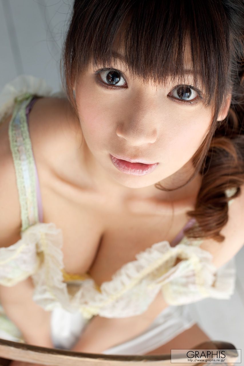 Hitomi Tsuji 辻仁美 [Graphis] First Gravure 初脱ぎ娘/(28P)