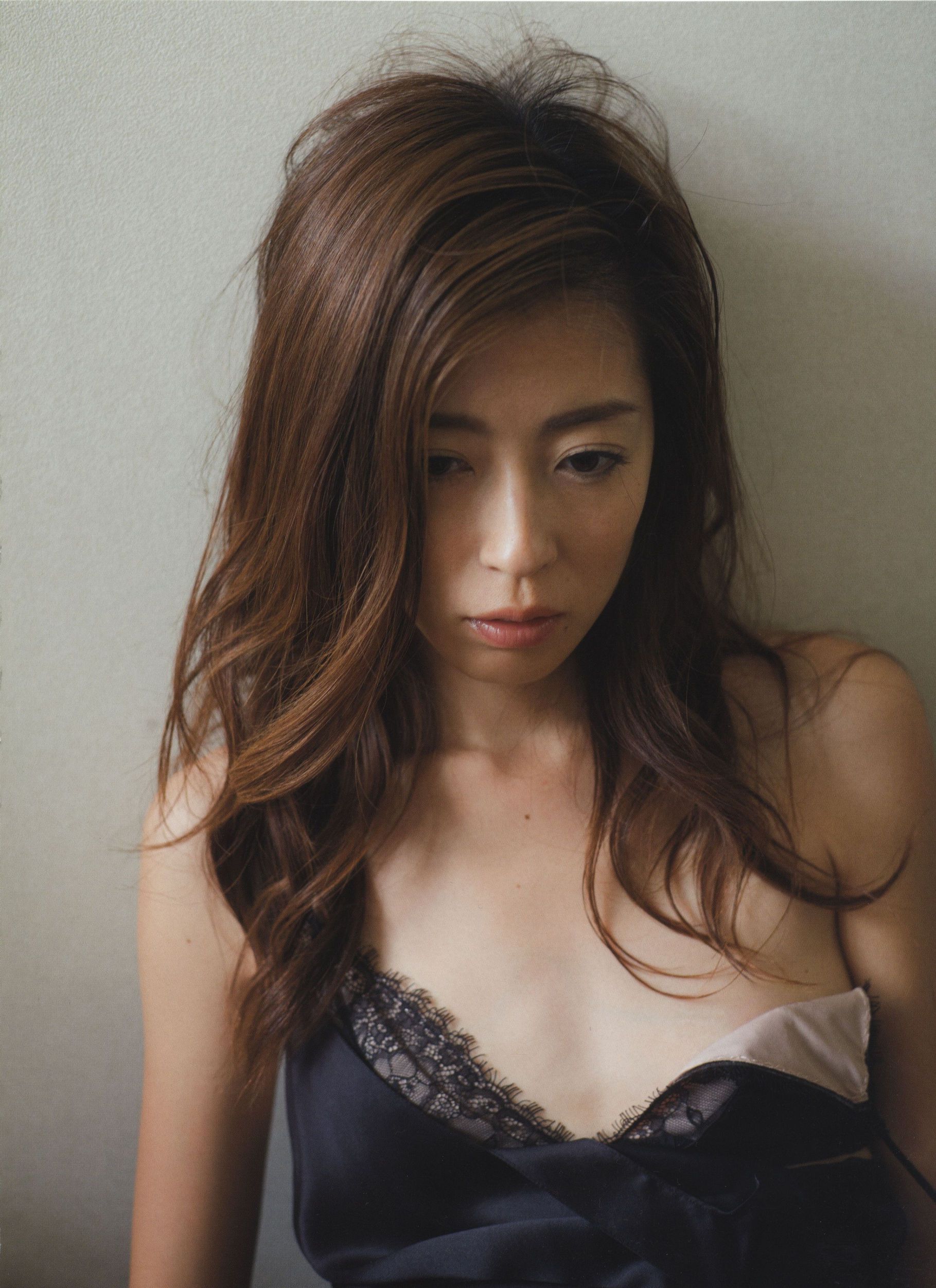 中村愛美 《Lyin  Eyes》 [PhotoBook]/(98P)