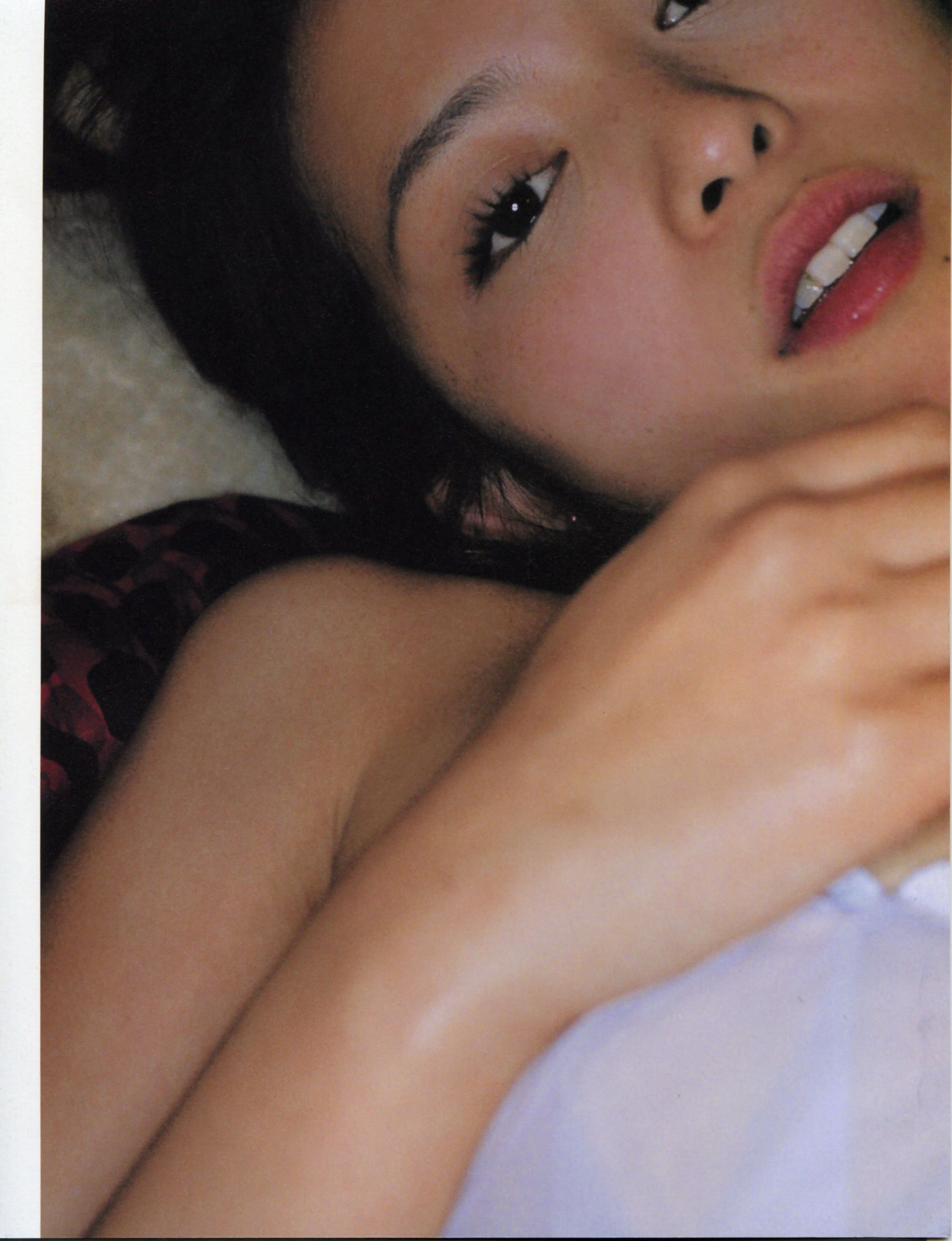 岩佐真悠子《イキズカイ》 [PhotoBook]/(92P)