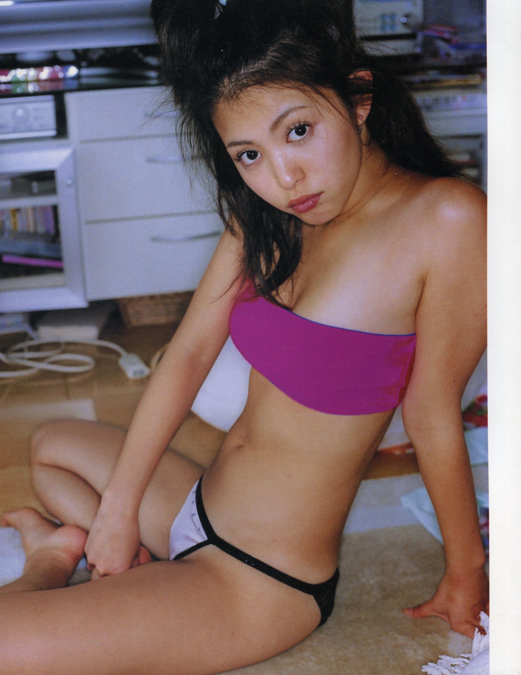 岩佐真悠子《イキズカイ》 [PhotoBook]/(92P)