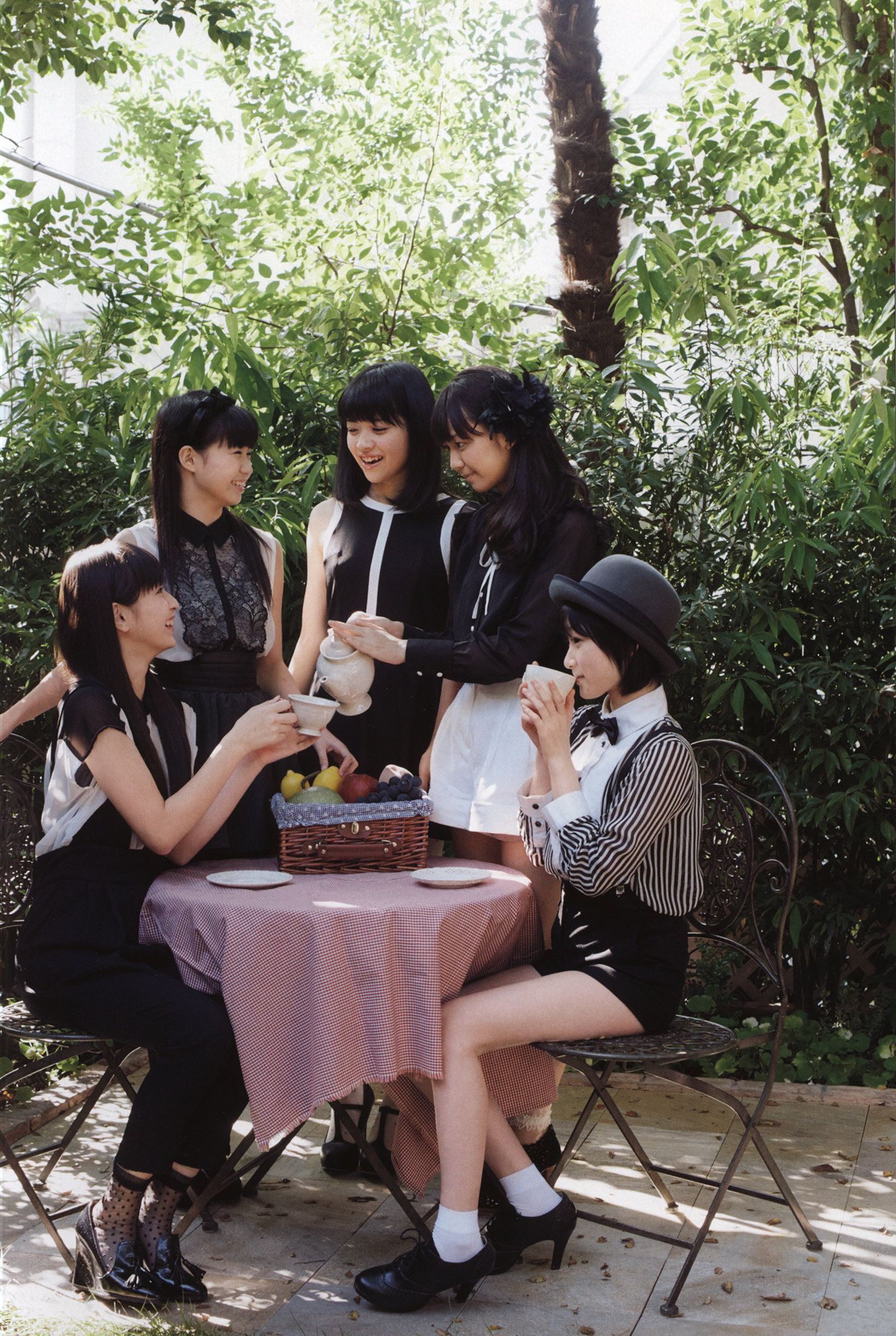 Juice=Juice《OFFICIAL PHOTO BOOK》 [PB]/(90P)