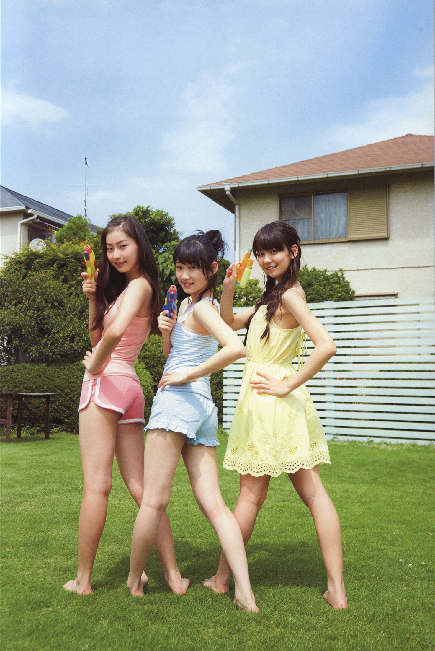 日本美少女组合Juice=Juice《OFFICIAL PHOTO BOOK》/(78P)