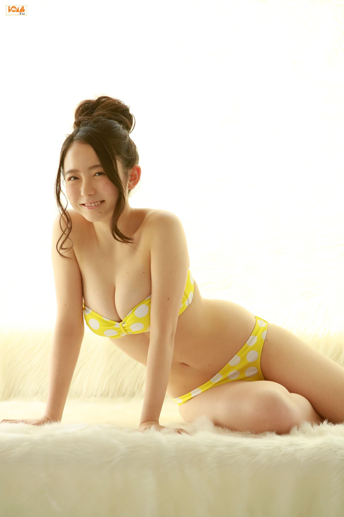 Yumi Nakano 中野佑美  [Bomb.TV] 2015年04月号/(80P)