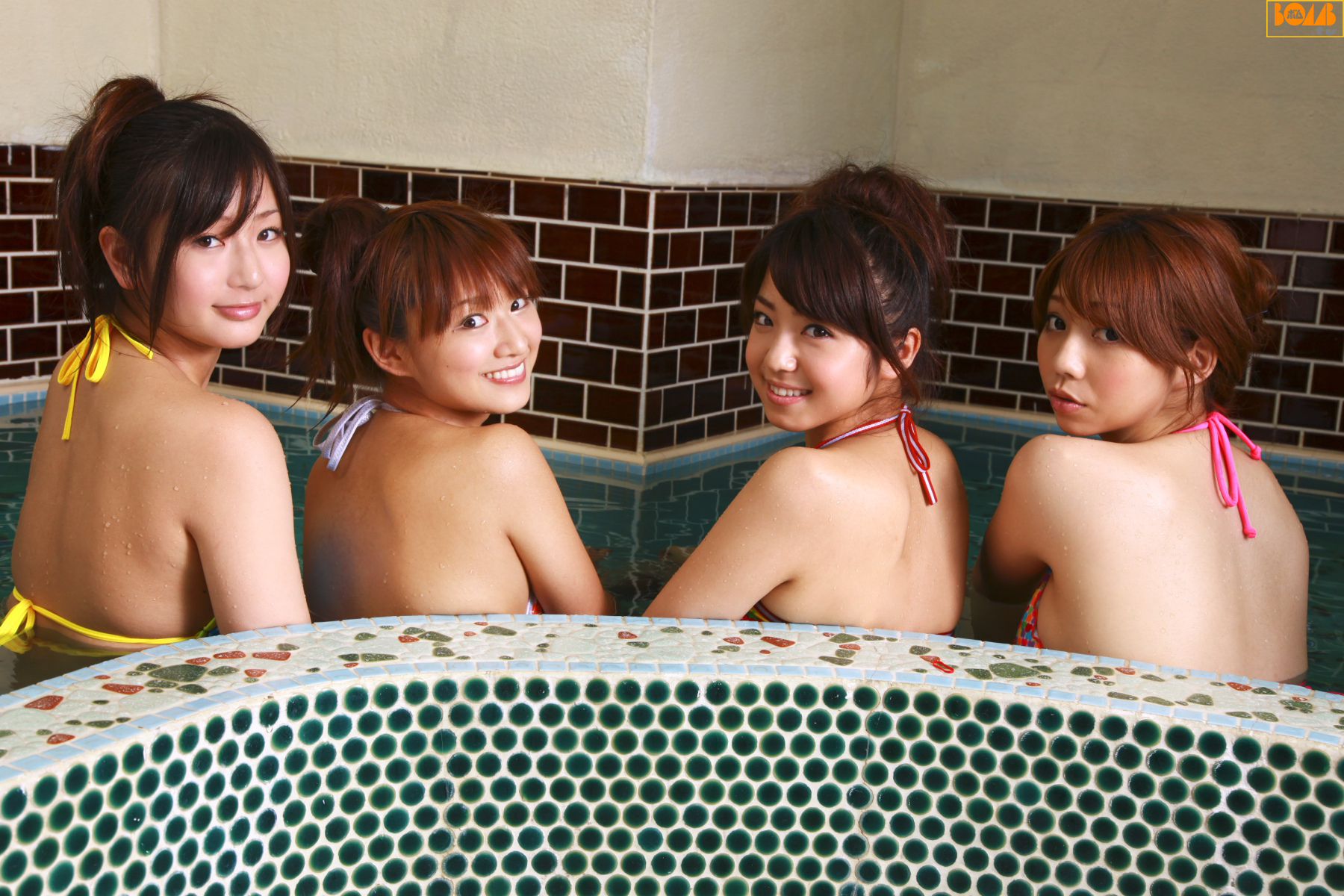 《アイドル夏合宿》   [Bomb.TV] 2010年09月刊/(48P)