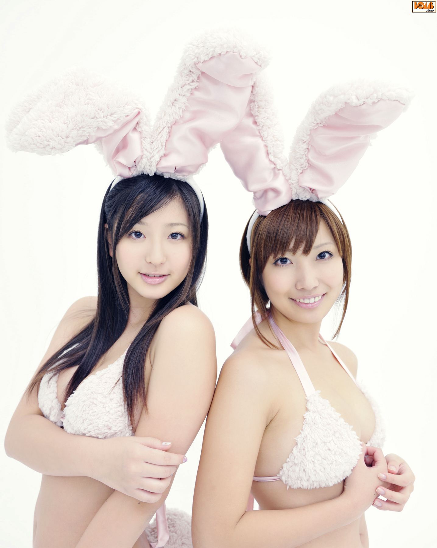 村上友梨&夏垣佳奈《Mimi Girls》 [Bomb.TV] 2011年02月号/(48P)