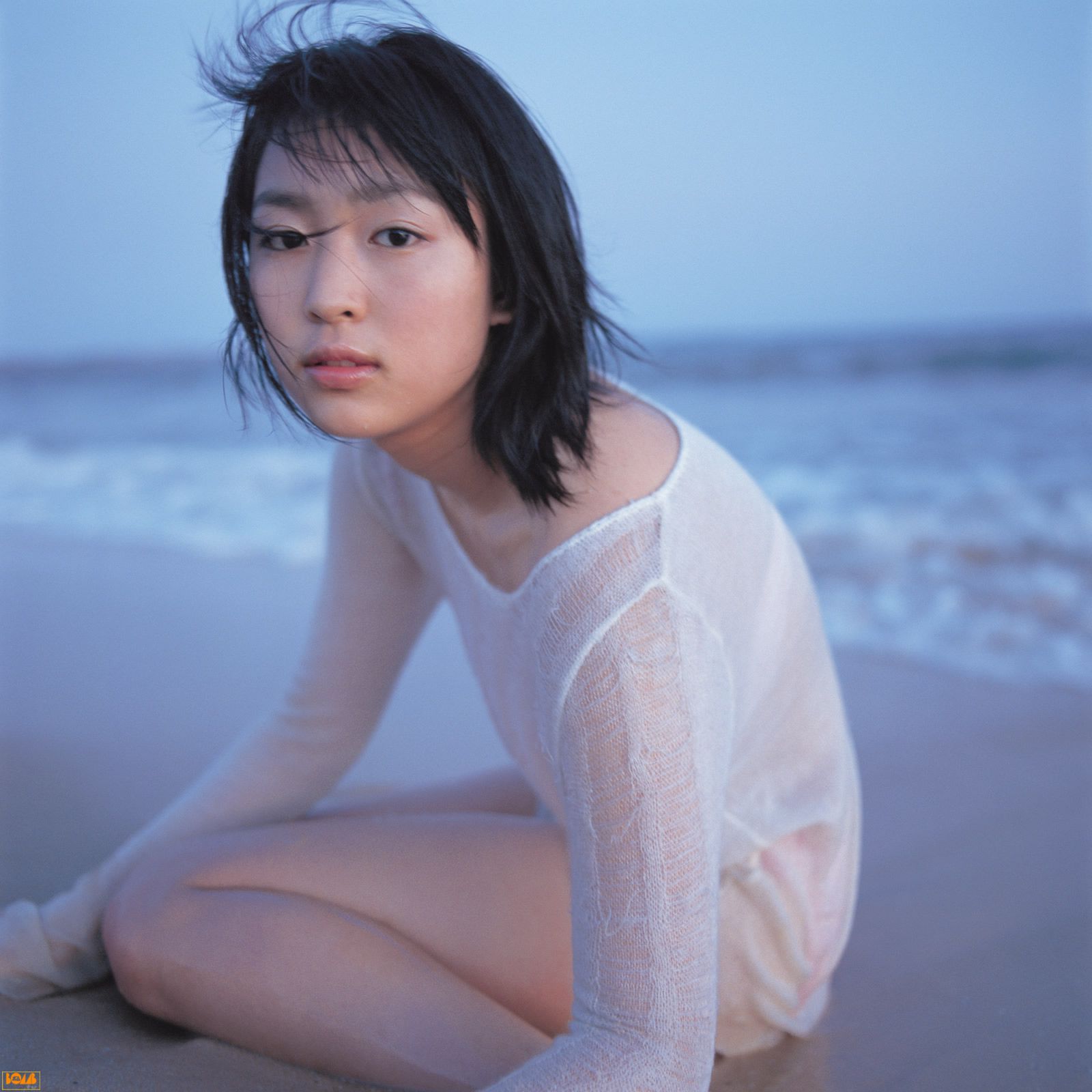 黒川芽以《Nina – Special Wallpaper》  [Bomb.TV] 2004年12月刊/(99P)