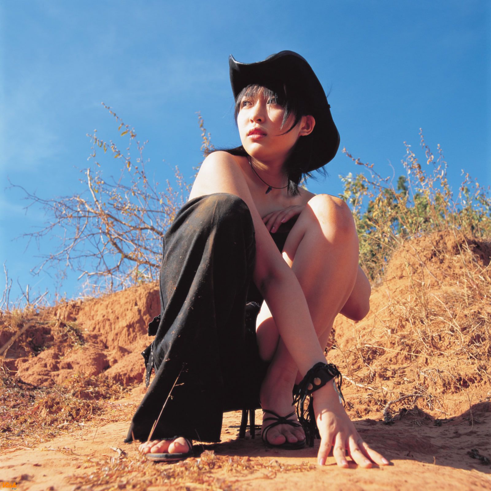 黒川芽以《Nina – Special Wallpaper》  [Bomb.TV] 2004年12月刊/(99P)