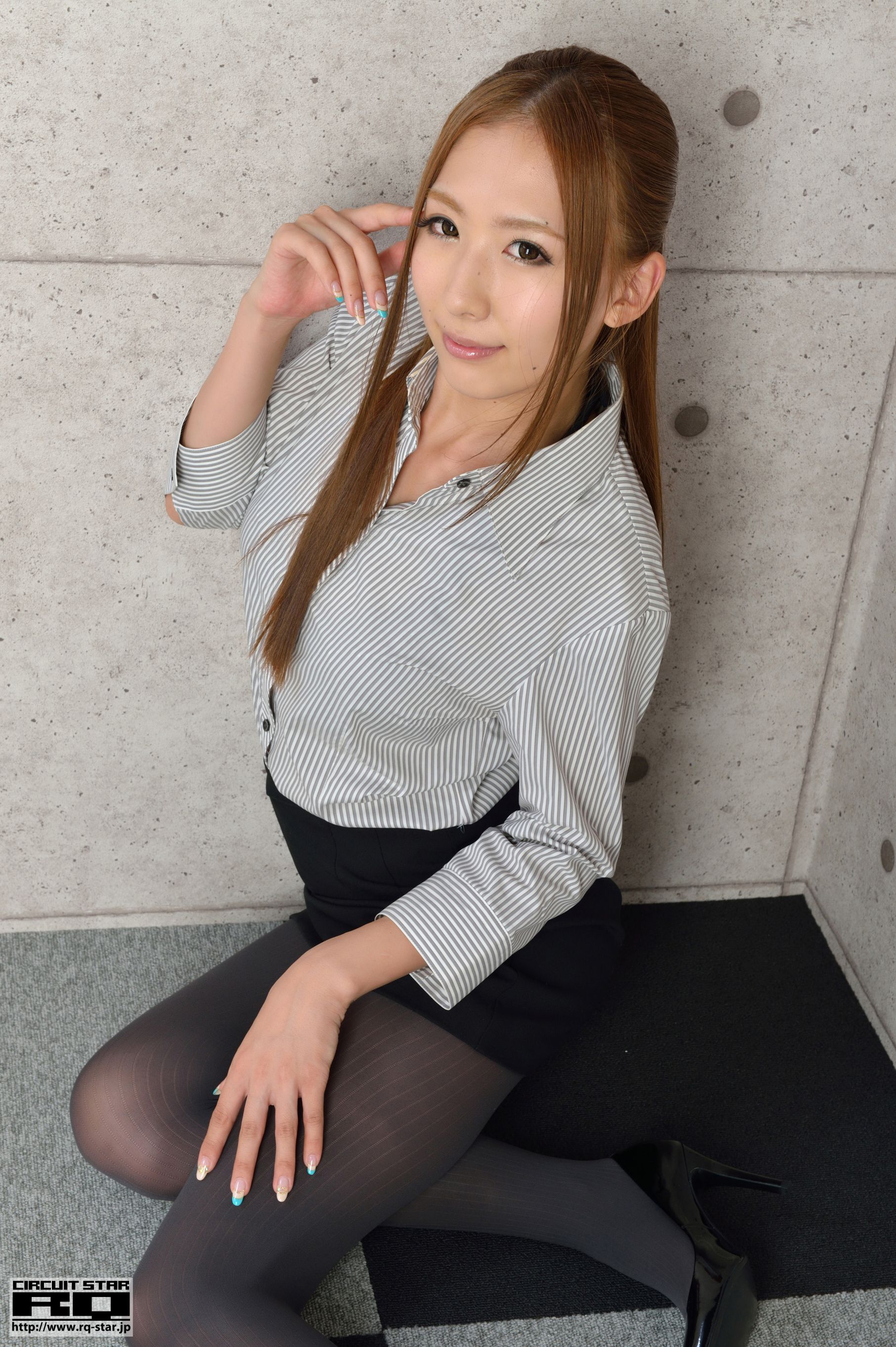 [RQ-STAR] NO.00991 Yui Iwasaki 岩崎由衣 Office Lady 黑丝OL美腿/(100P)