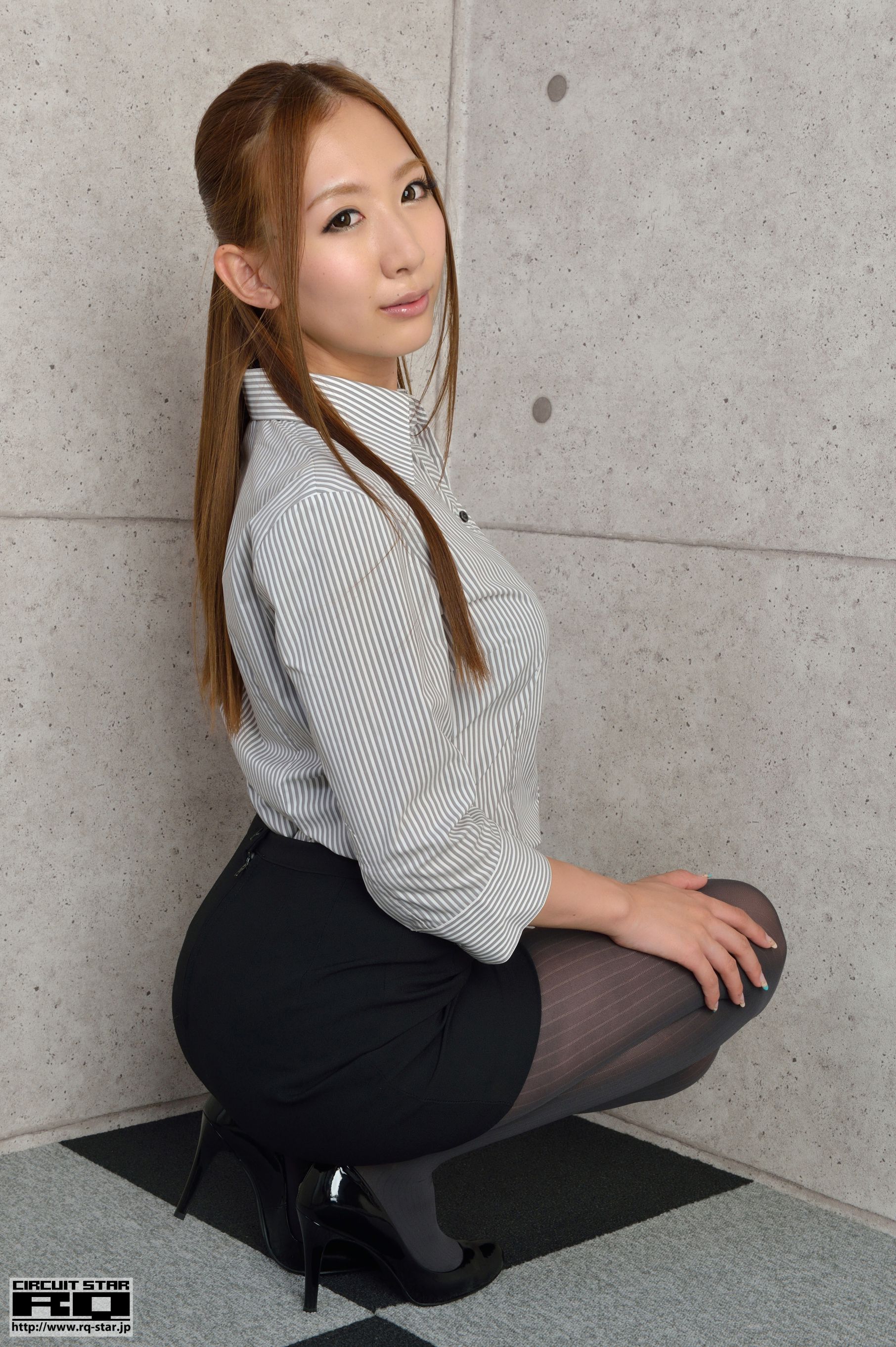 [RQ-STAR] NO.00991 Yui Iwasaki 岩崎由衣 Office Lady 黑丝OL美腿/(100P)