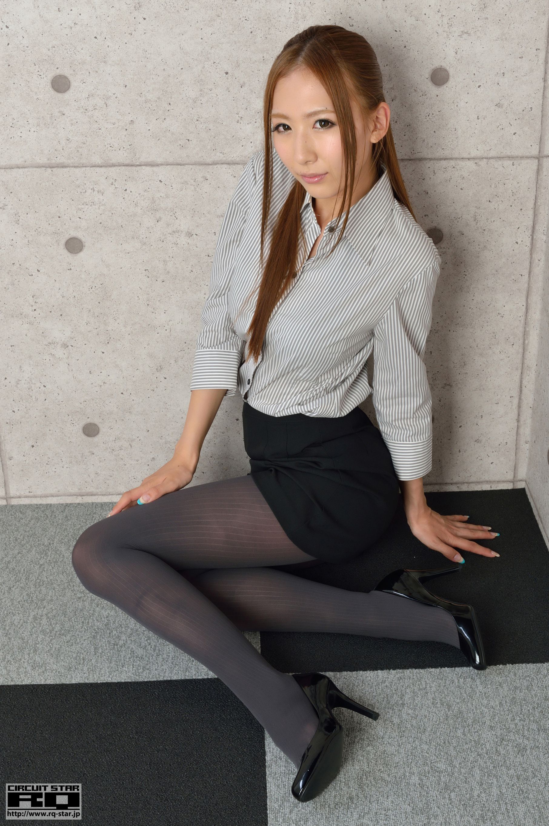 [RQ-STAR] NO.00991 Yui Iwasaki 岩崎由衣 Office Lady 黑丝OL美腿/(100P)