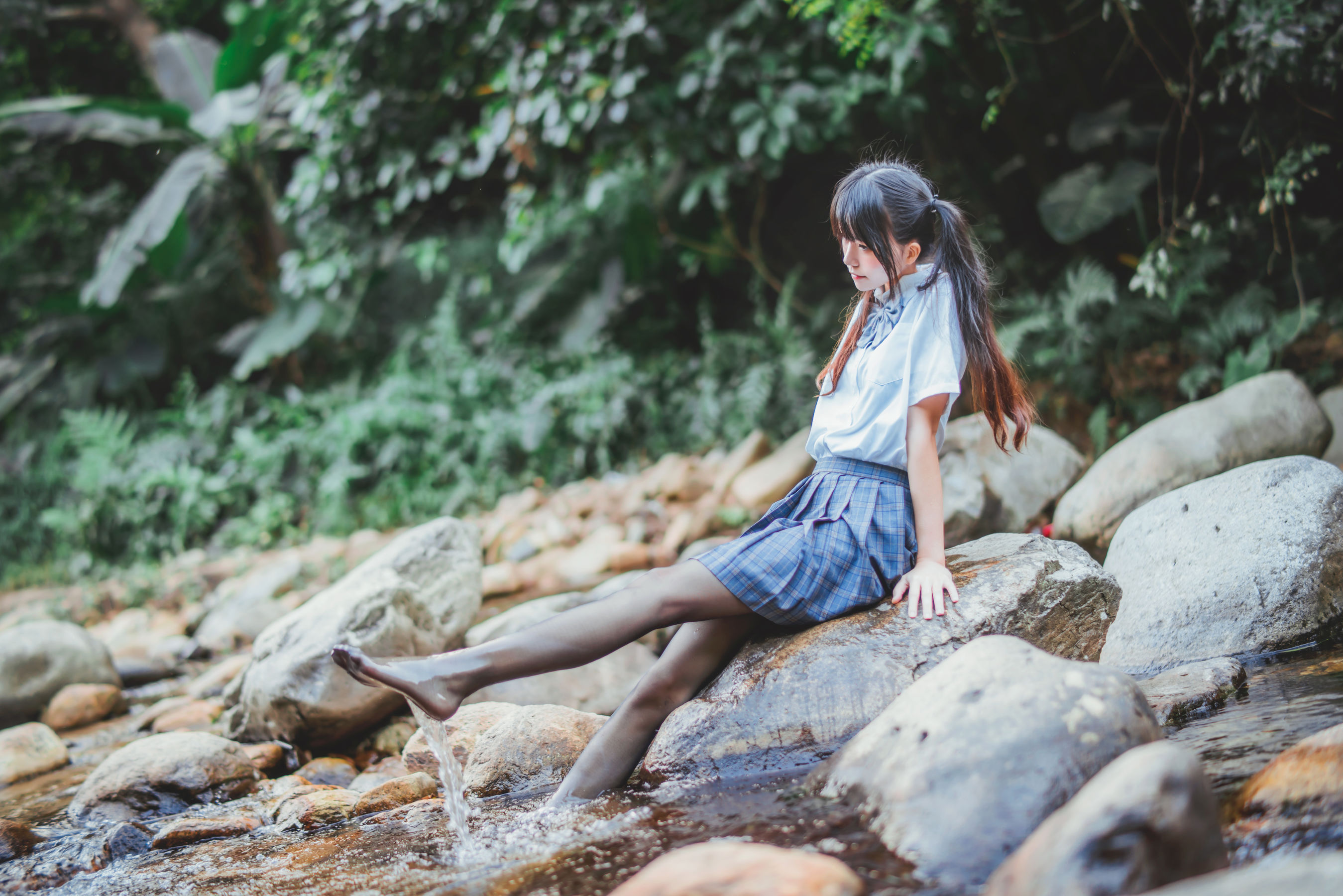 [萝莉COS] 桜桃喵《校服少女COSPLAY湿身系列》/(75P)