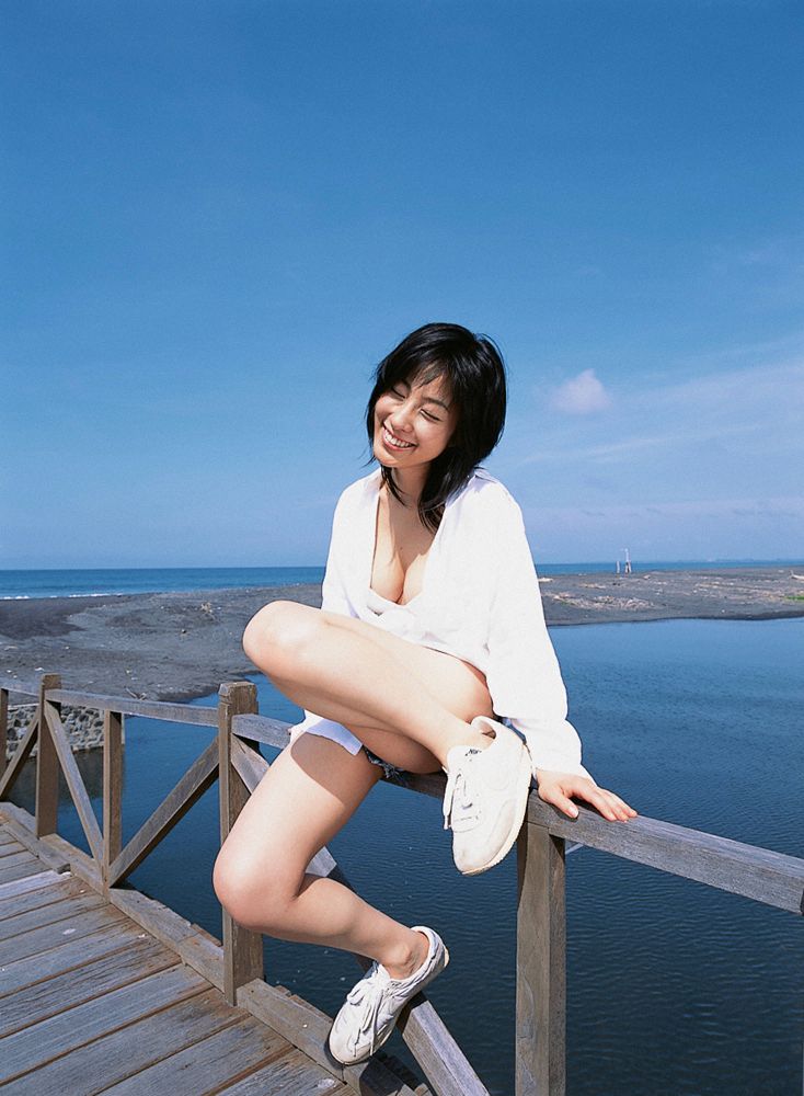 佐藤寛子《Lights,Camera,Action》 [YS Web] Vol.137/(72P)