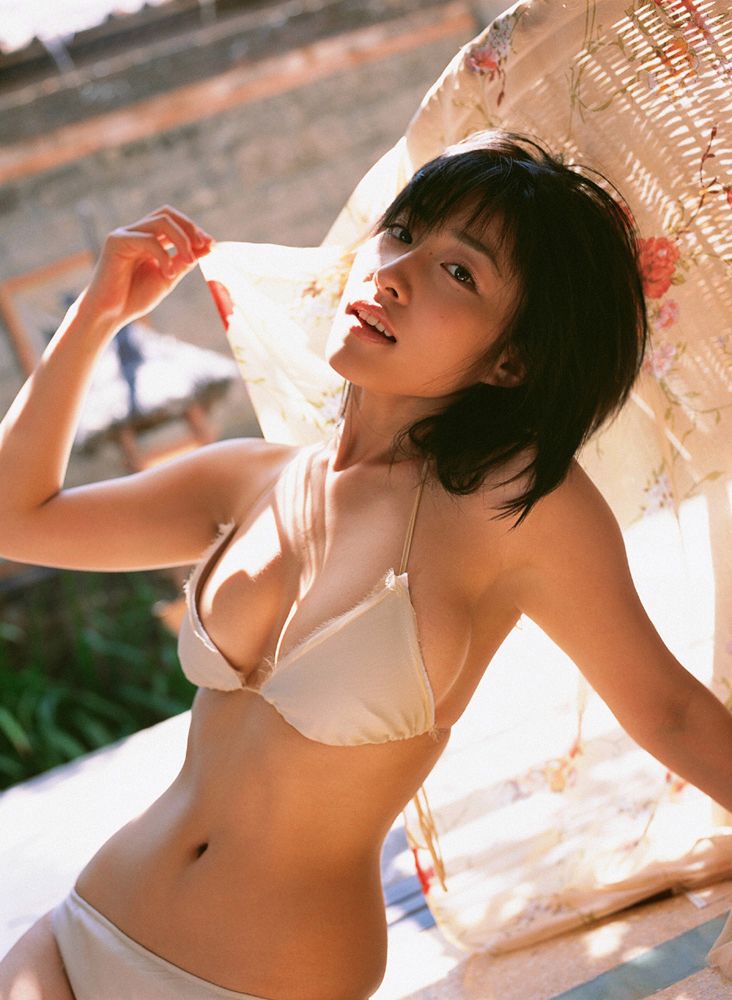 佐藤寛子《Dive Into Your Body》 [YS Web] Vol.127/(67P)