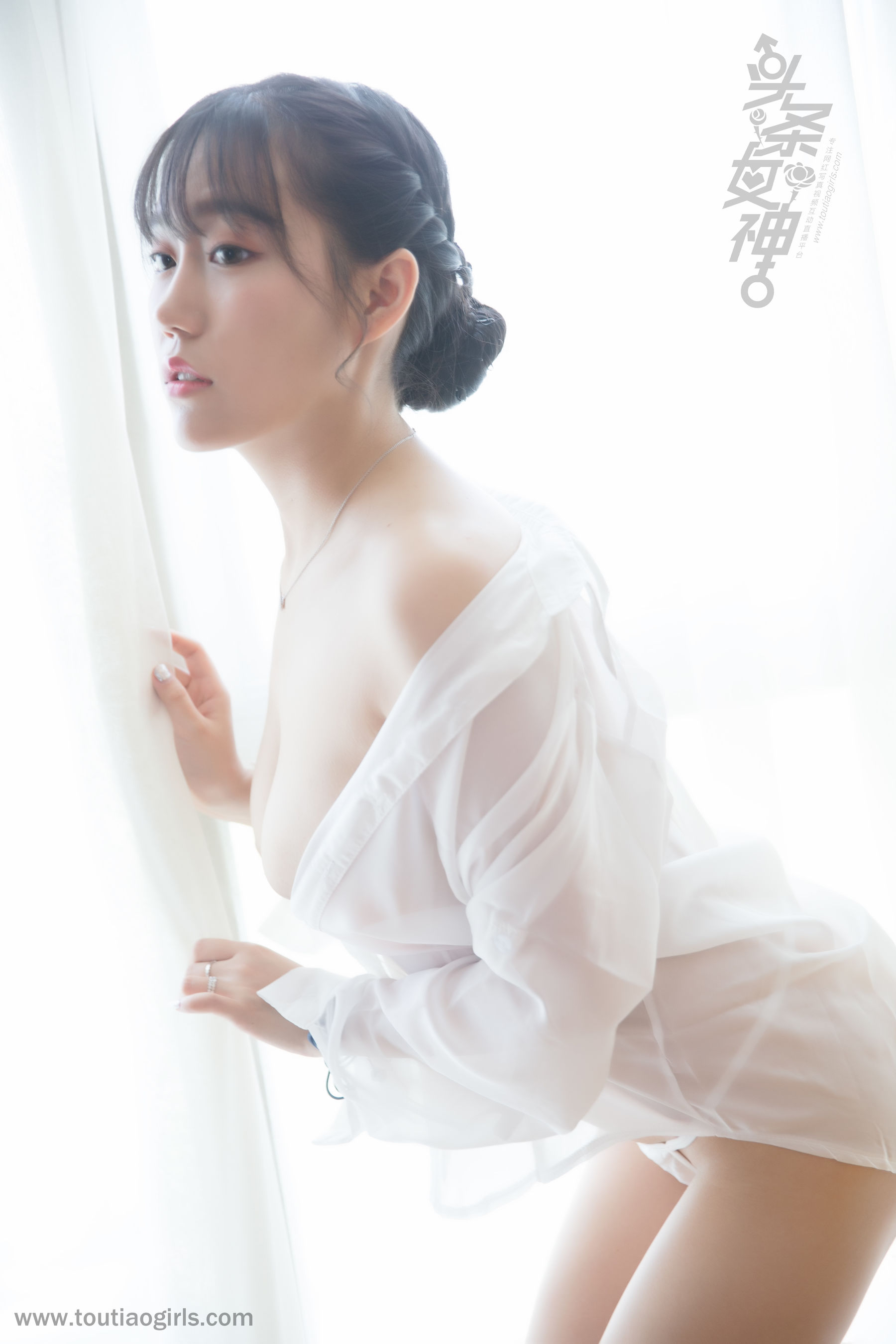 陈亦菲《冰雪素人 豆蔻花颜》 [头条女神Toutiaogirls]/(24P)