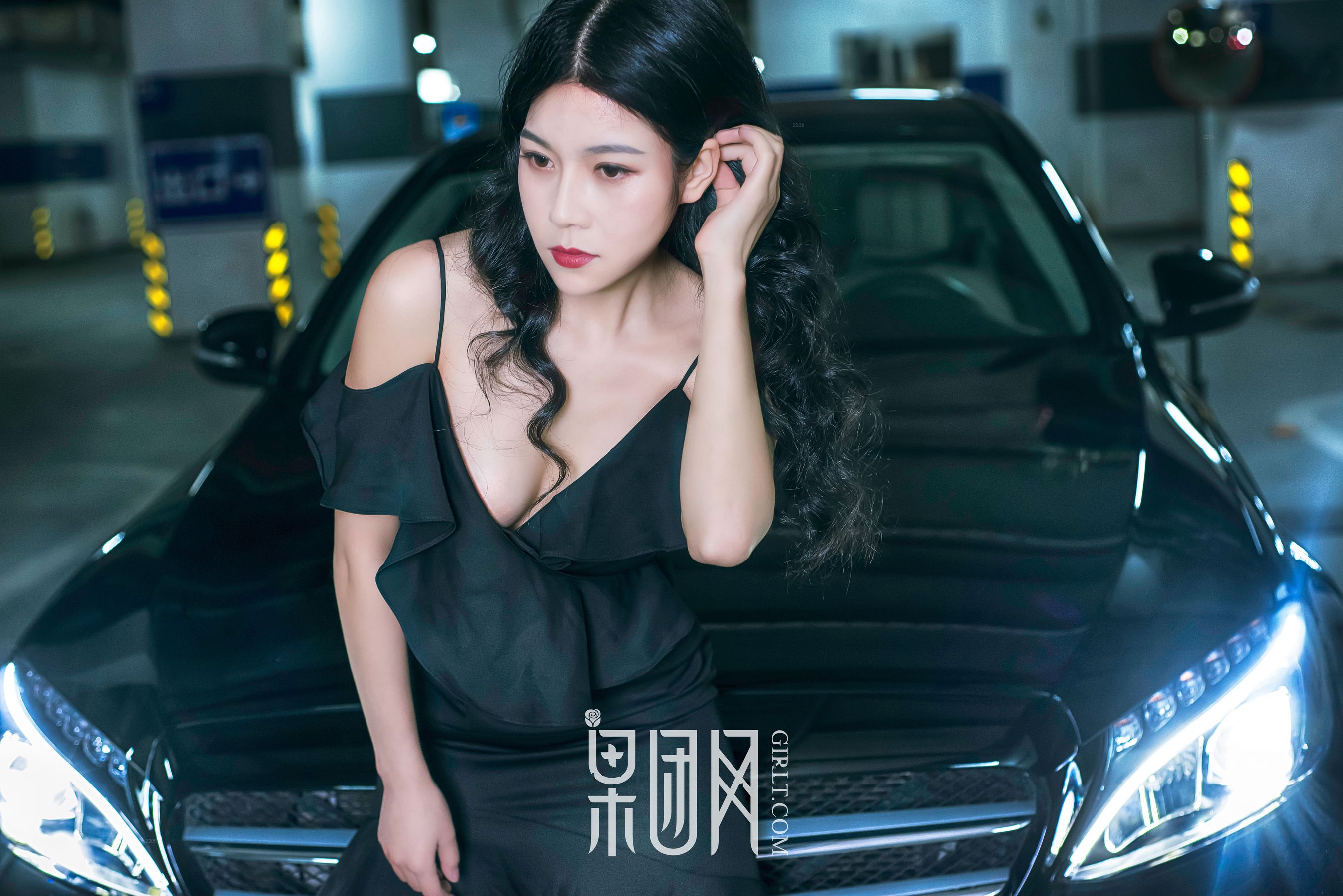 微微《美女vs豪车，你选择哪个！》 [果团网Girlt] No.107/(61P)