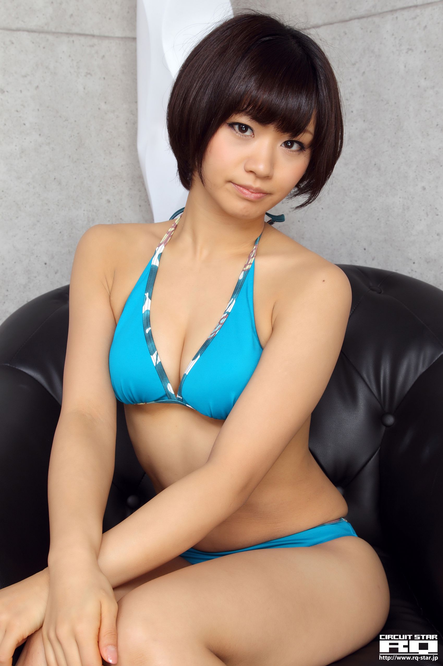 [RQ-STAR] NO.00611 Hitomi Yasueda 安枝瞳 Swim Suits 写真集/(98P)