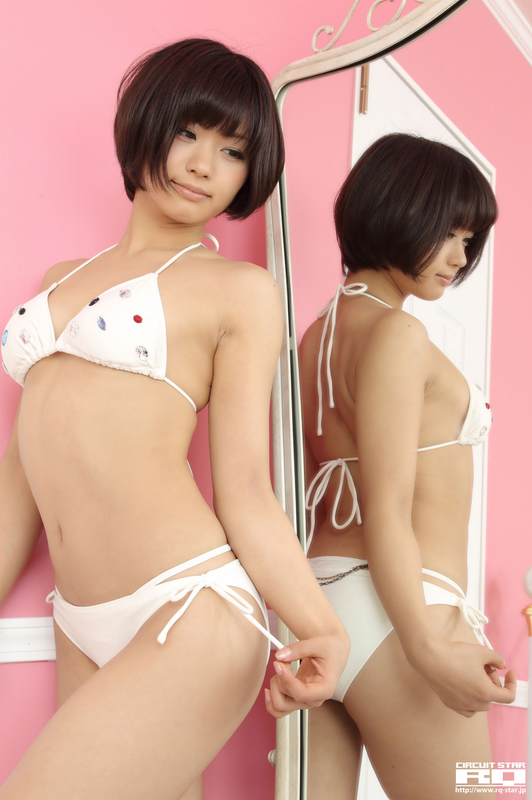 [RQ-STAR] NO.00609 安枝瞳 Hitomi Yasueda Swim Suits 写真集/(130P)