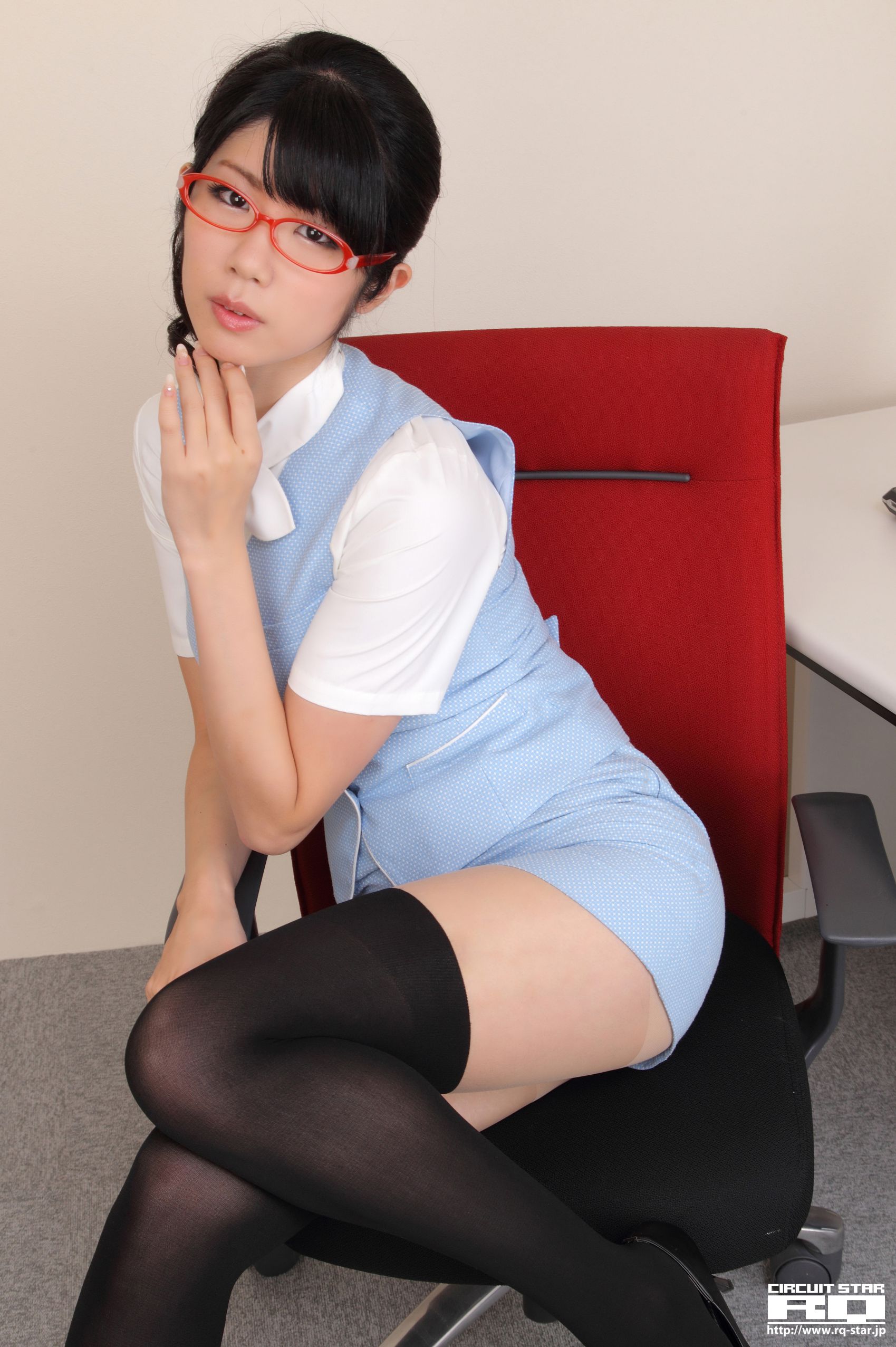 [RQ-STAR] NO.00614 Aoi Usami 宇佐美あおい Office Lady 写真集/(120P)