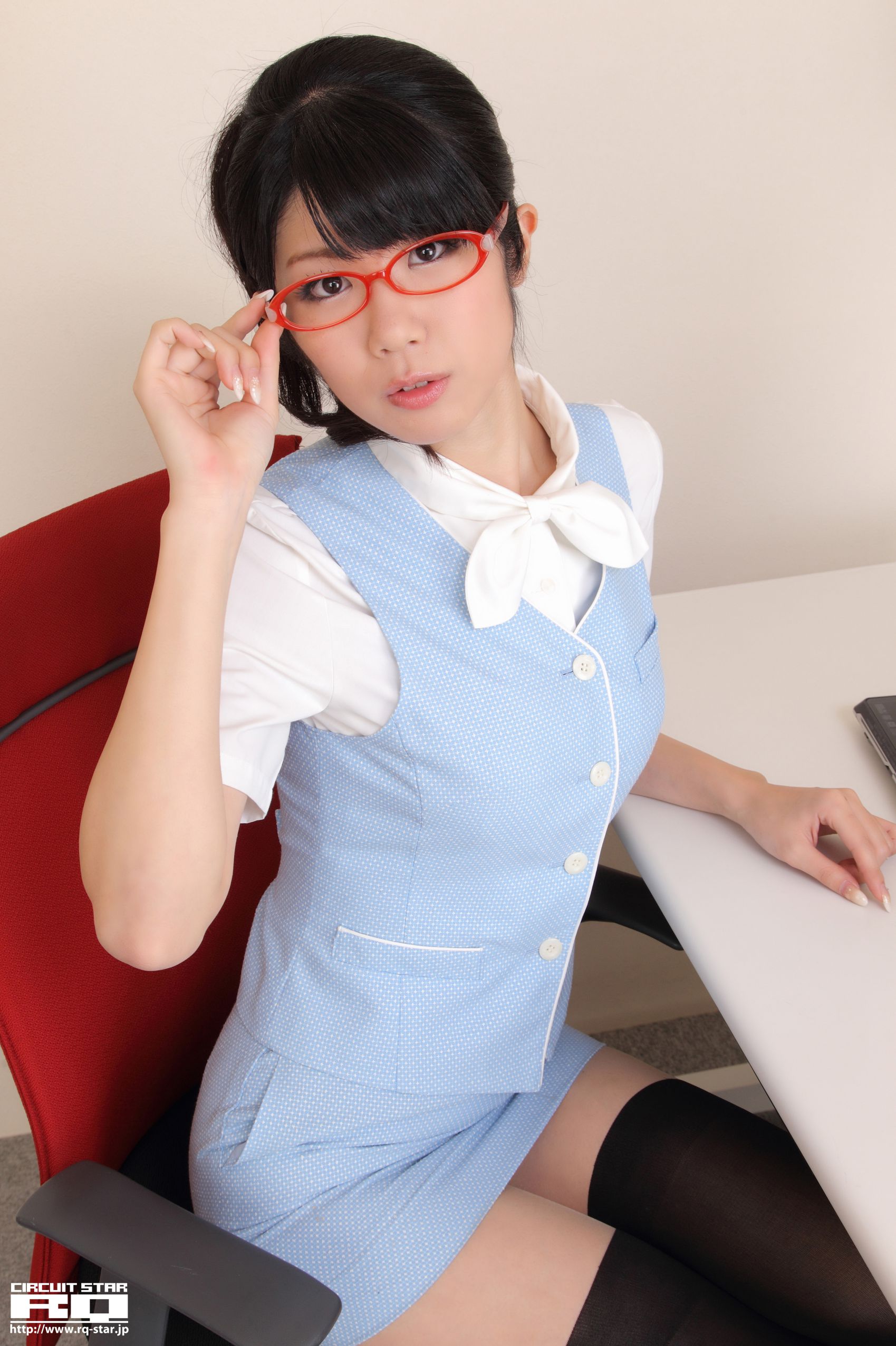 [RQ-STAR] NO.00614 Aoi Usami 宇佐美あおい Office Lady 写真集/(120P)