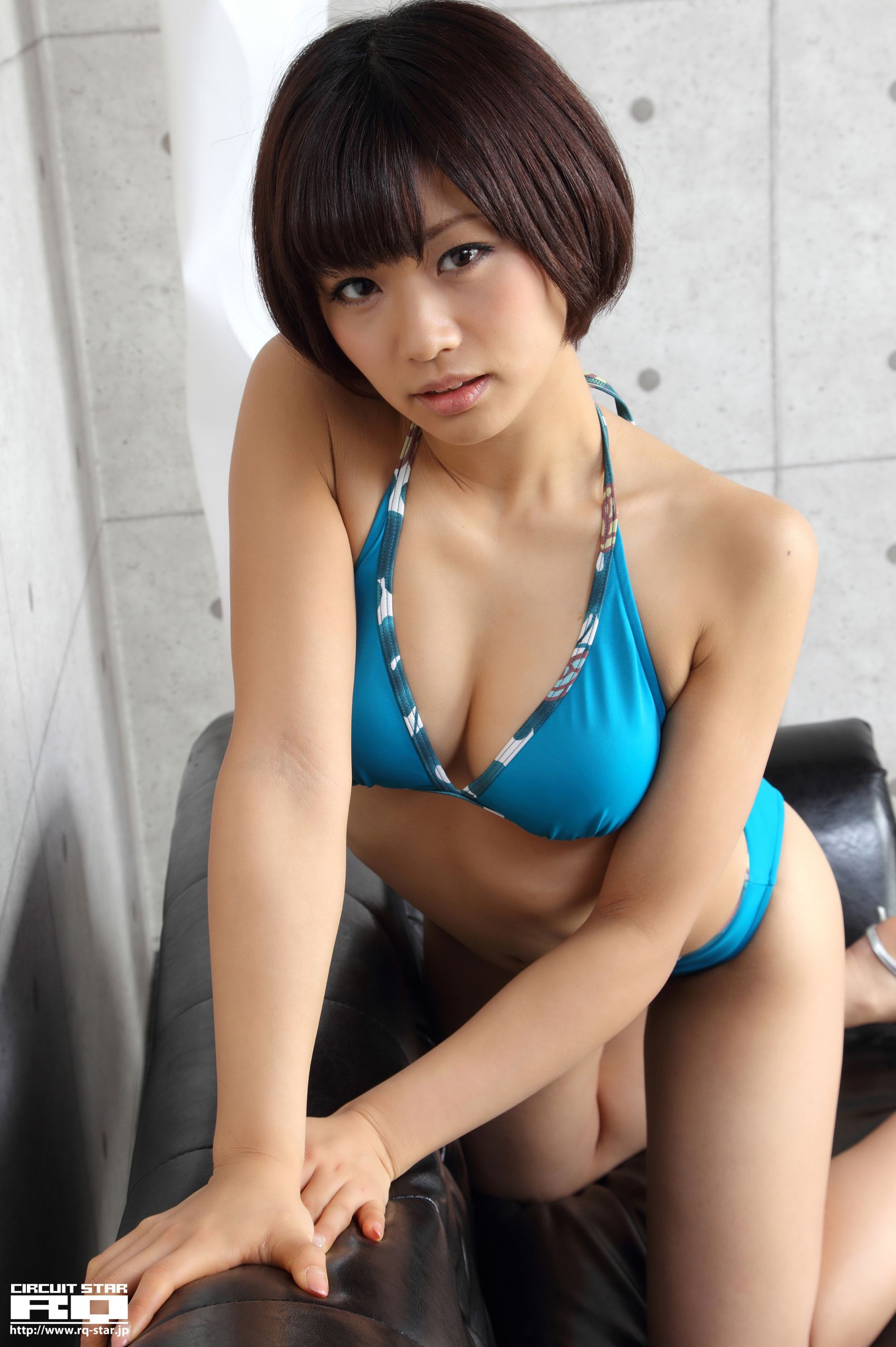 [RQ-STAR] NO.00611 Hitomi Yasueda 安枝瞳 Swim Suits 写真集/(98P)