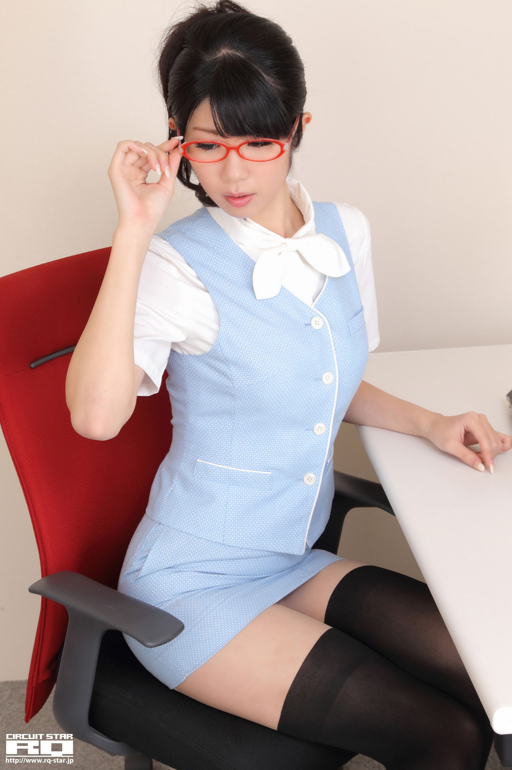 [RQ-STAR] NO.00614 Aoi Usami 宇佐美あおい Office Lady 写真集/(120P)