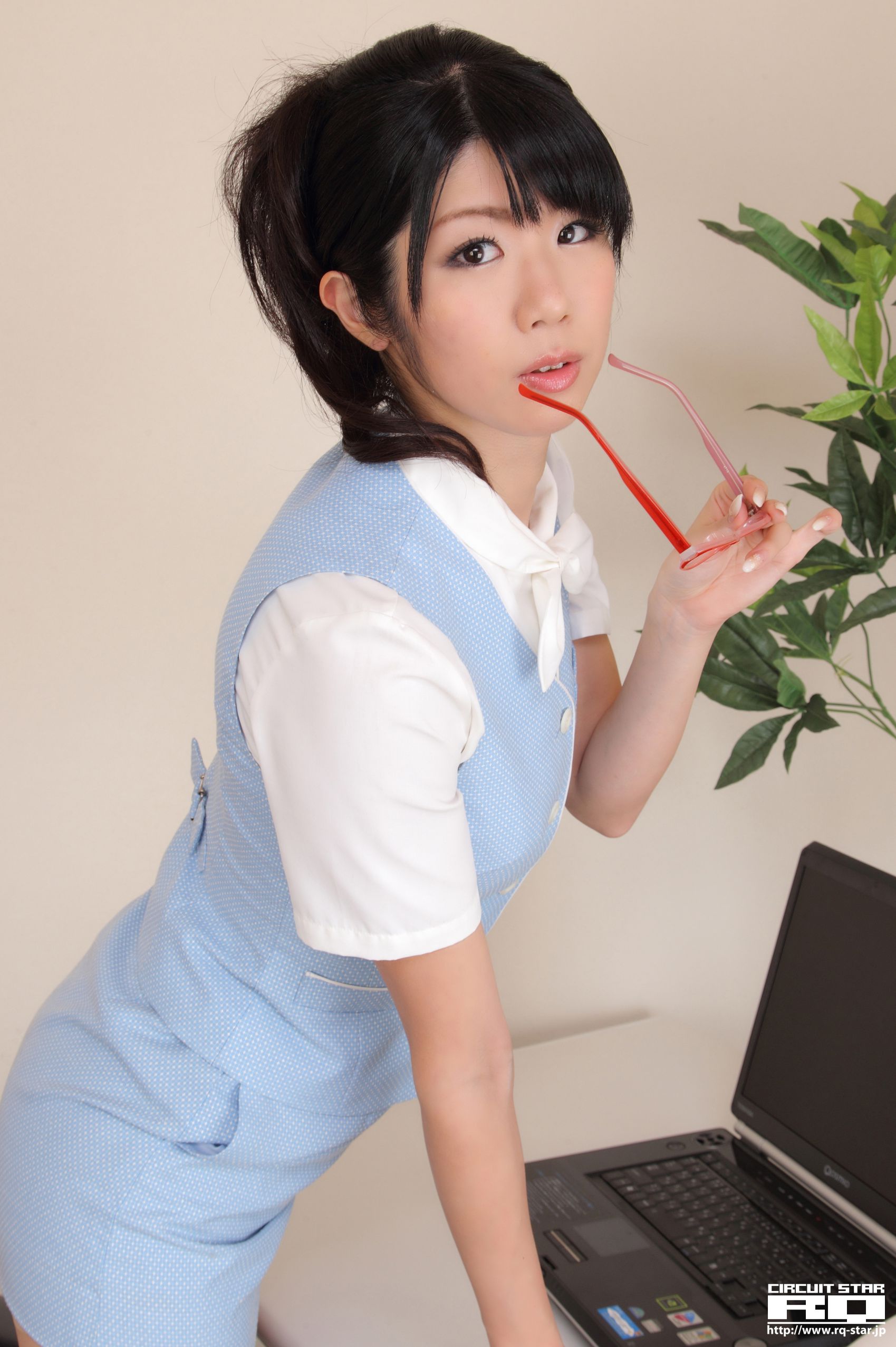 [RQ-STAR] NO.00614 Aoi Usami 宇佐美あおい Office Lady 写真集/(120P)