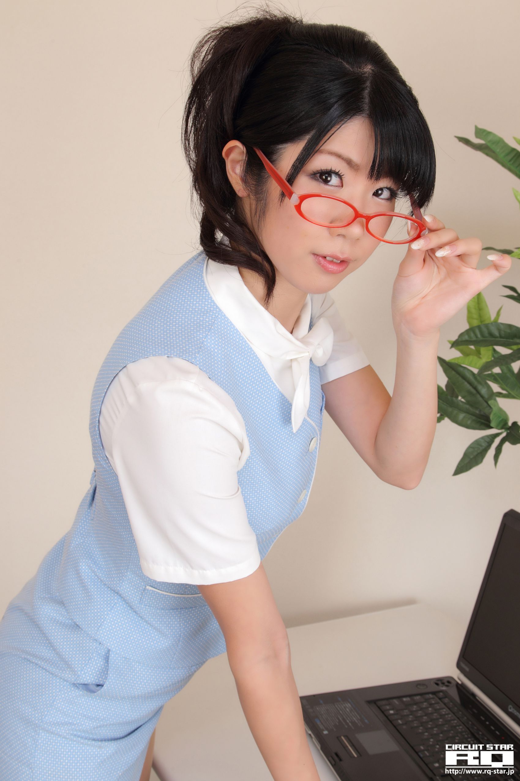 [RQ-STAR] NO.00614 Aoi Usami 宇佐美あおい Office Lady 写真集/(120P)