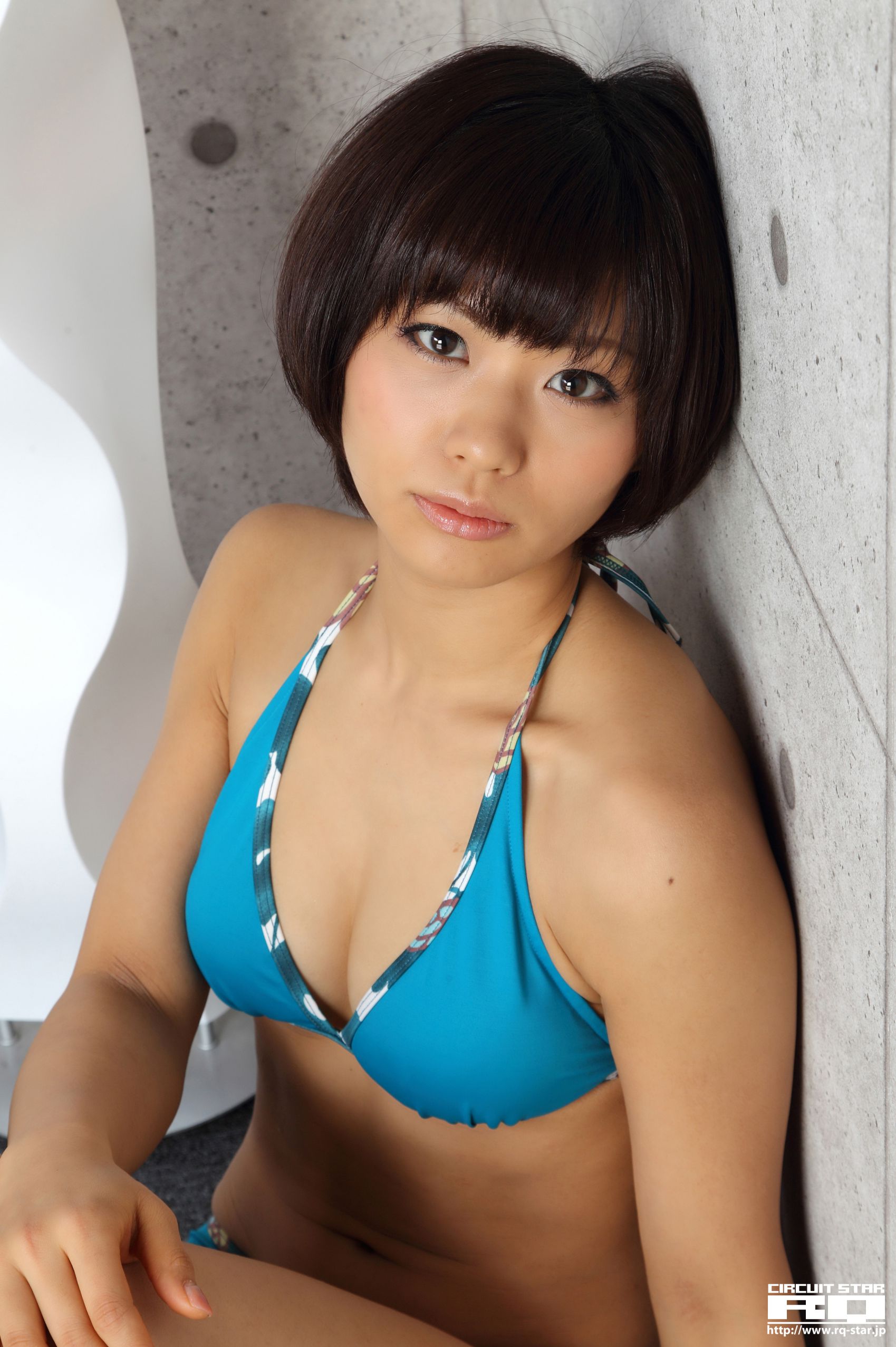 [RQ-STAR] NO.00611 Hitomi Yasueda 安枝瞳 Swim Suits 写真集/(98P)