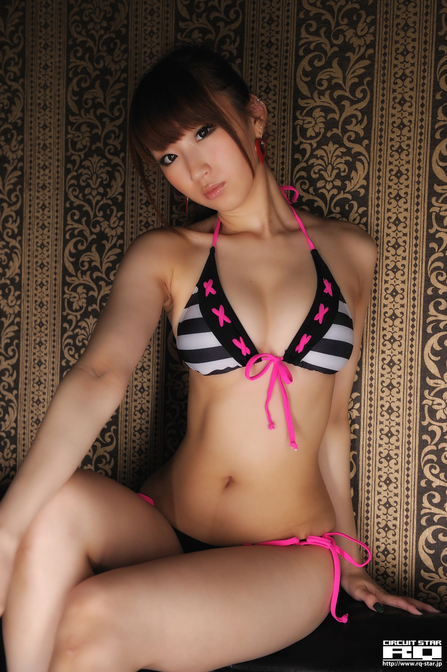 [RQ-STAR] NO.00572 Kana Arai 荒井嘉奈 Swim Suits 写真集/(119P)