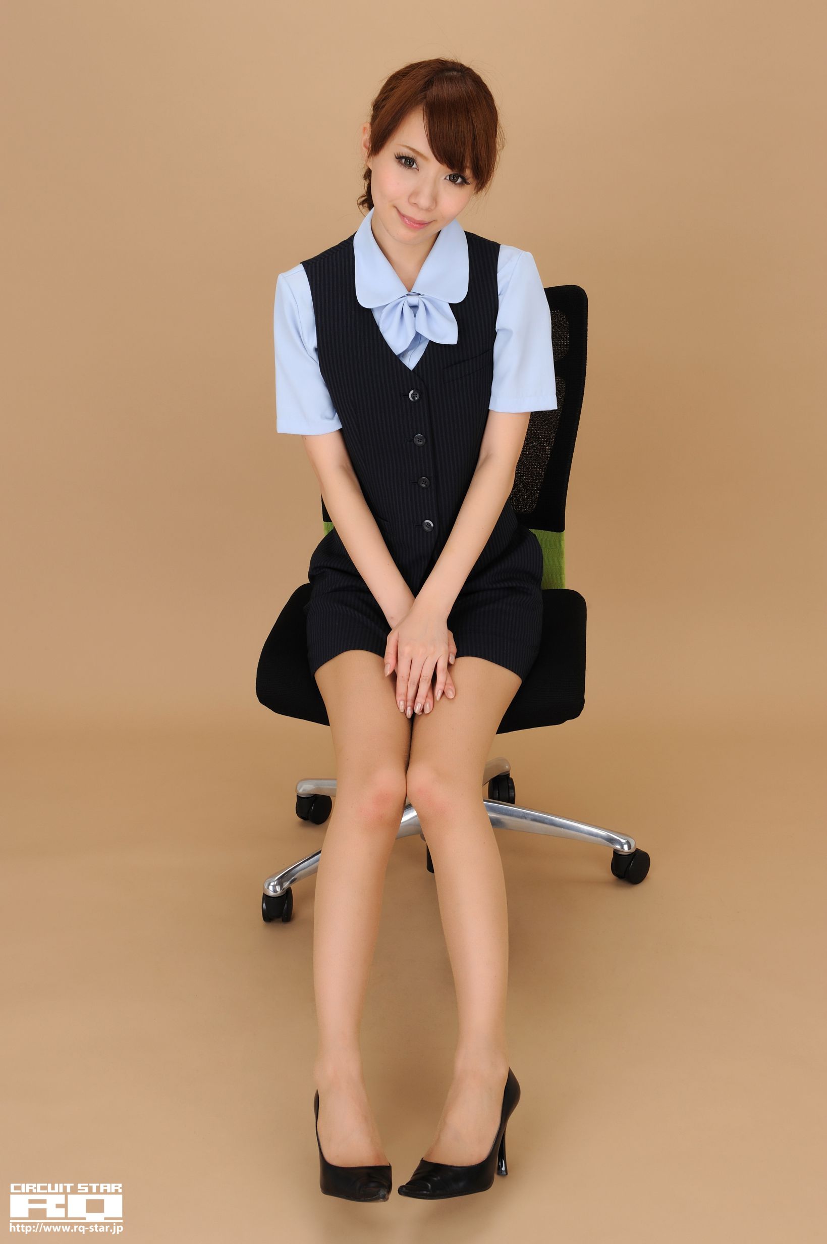 [RQ-STAR] NO.00524 Ari Takada 高田亜鈴 Office Lady 写真集/(115P)