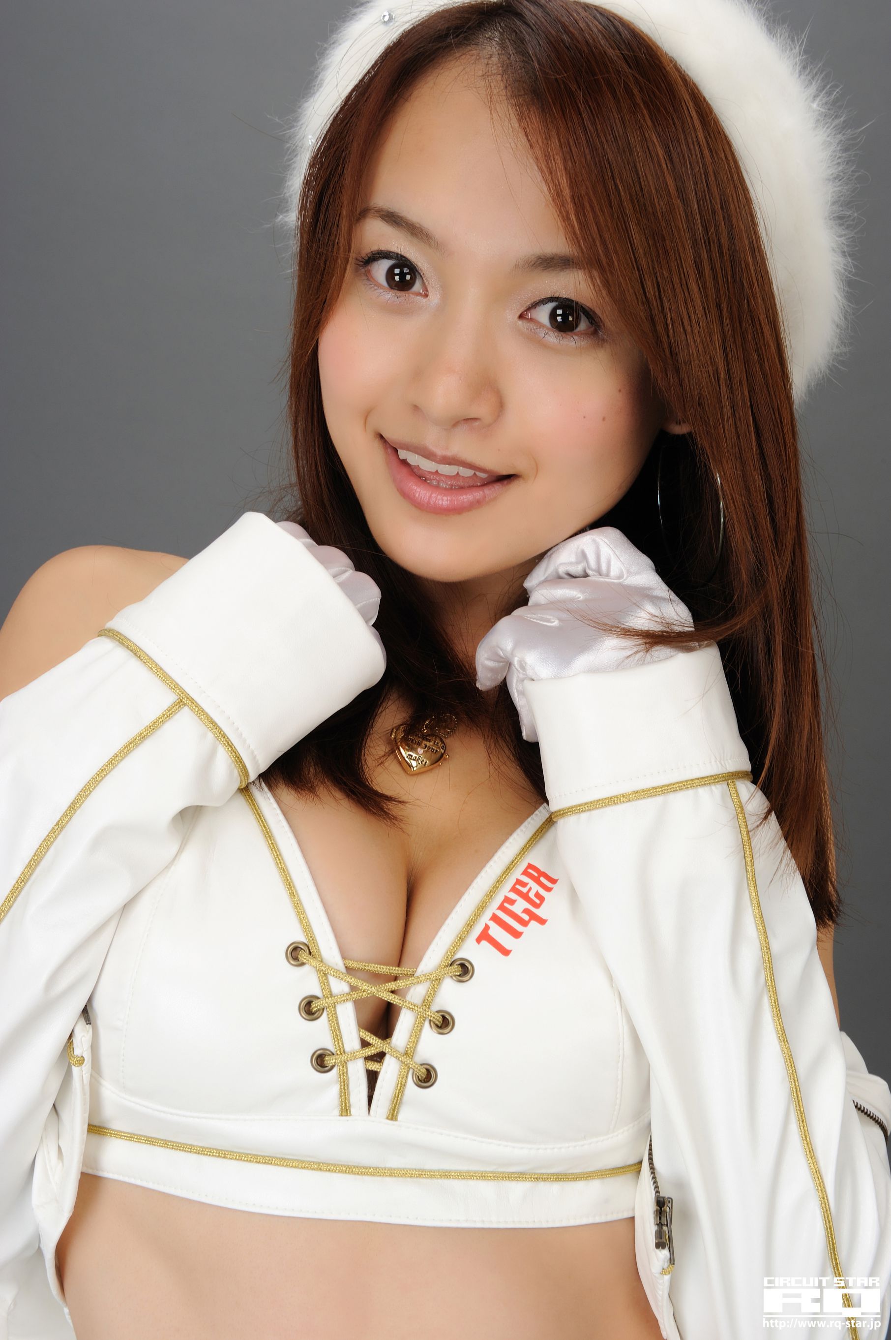 [RQ-STAR] NO.00435 Rina Itoh 伊東りな Race Queen 写真集/(120P)