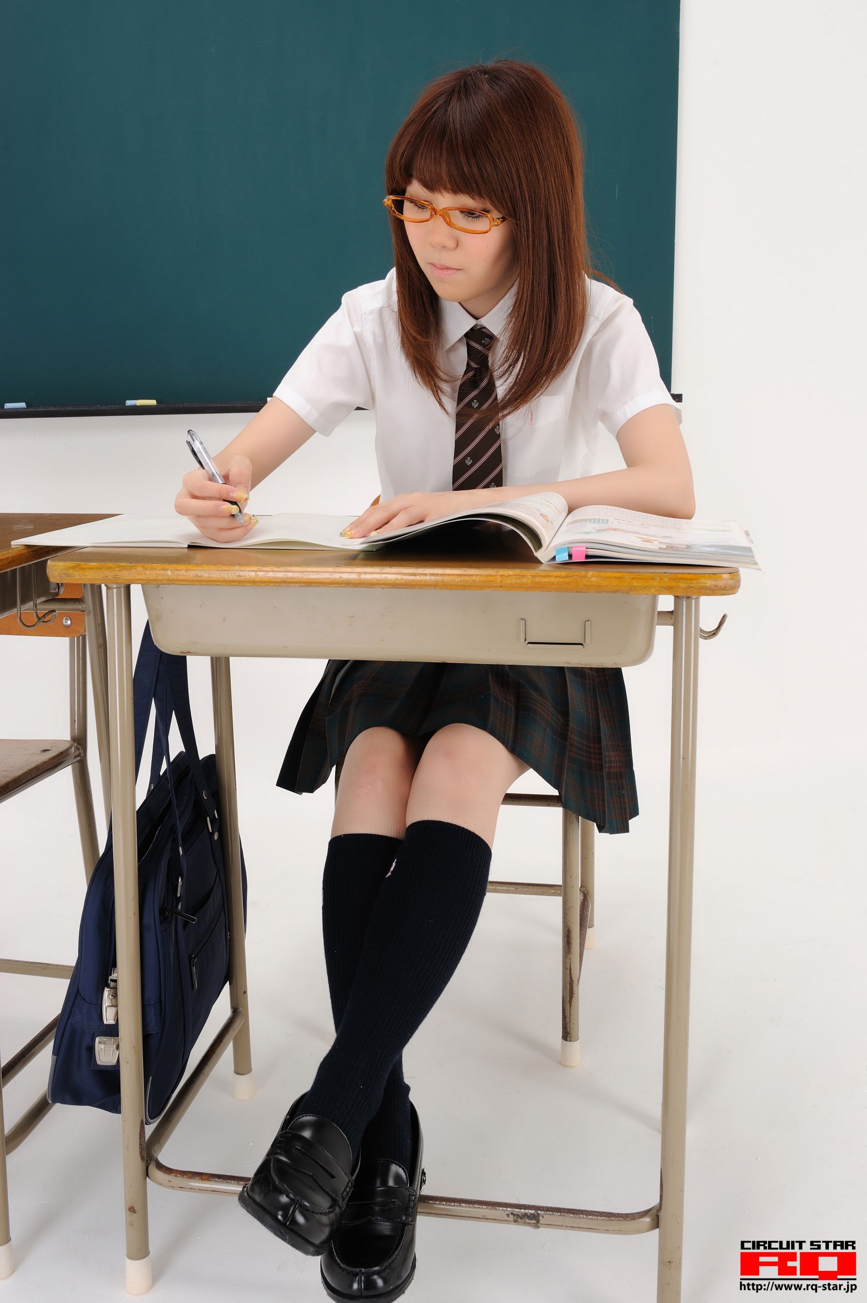 [RQ-STAR] NO.00378 生田晴香 School Girl 写真集/(119P)