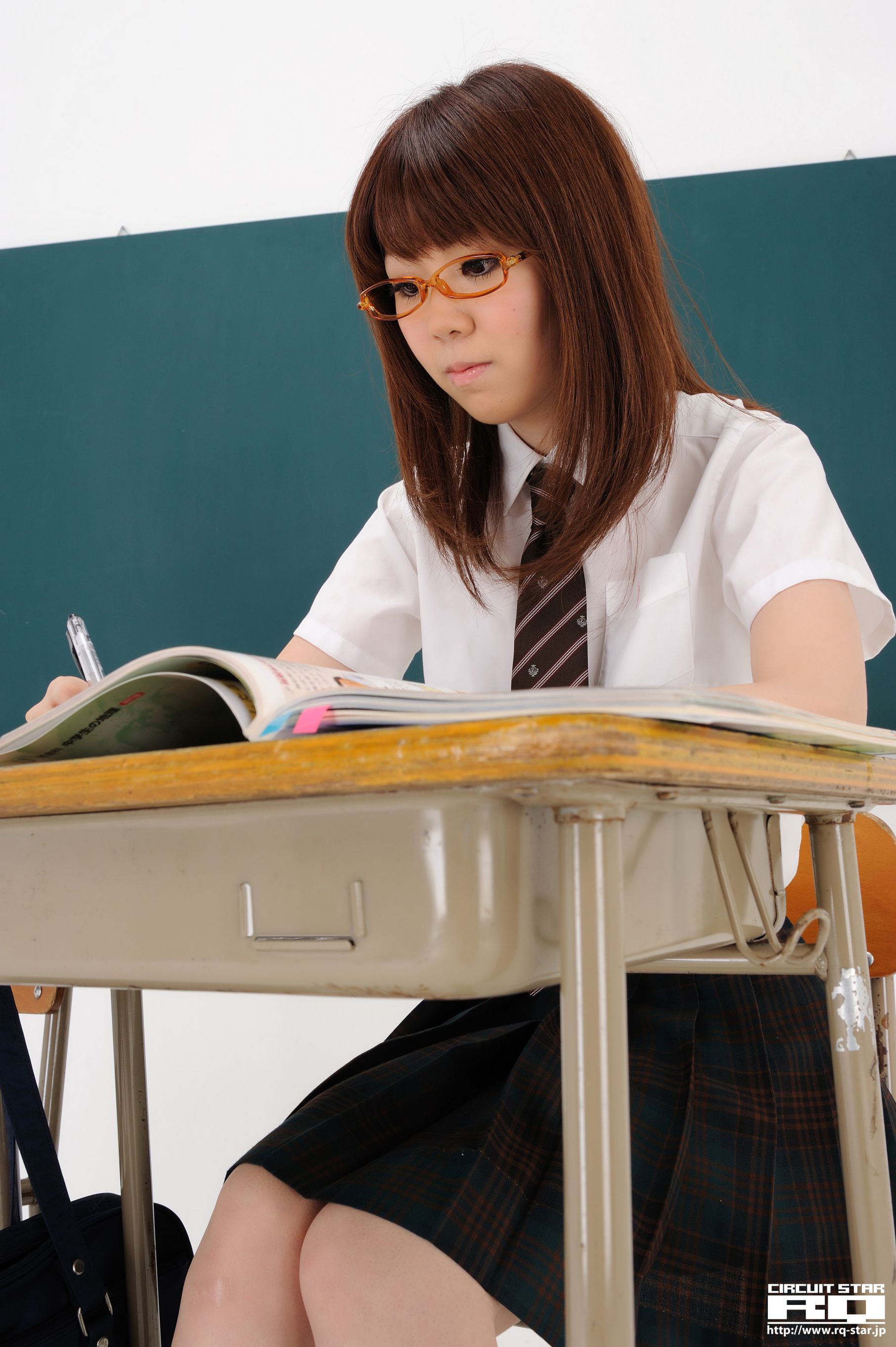 [RQ-STAR] NO.00378 生田晴香 School Girl 写真集/(119P)