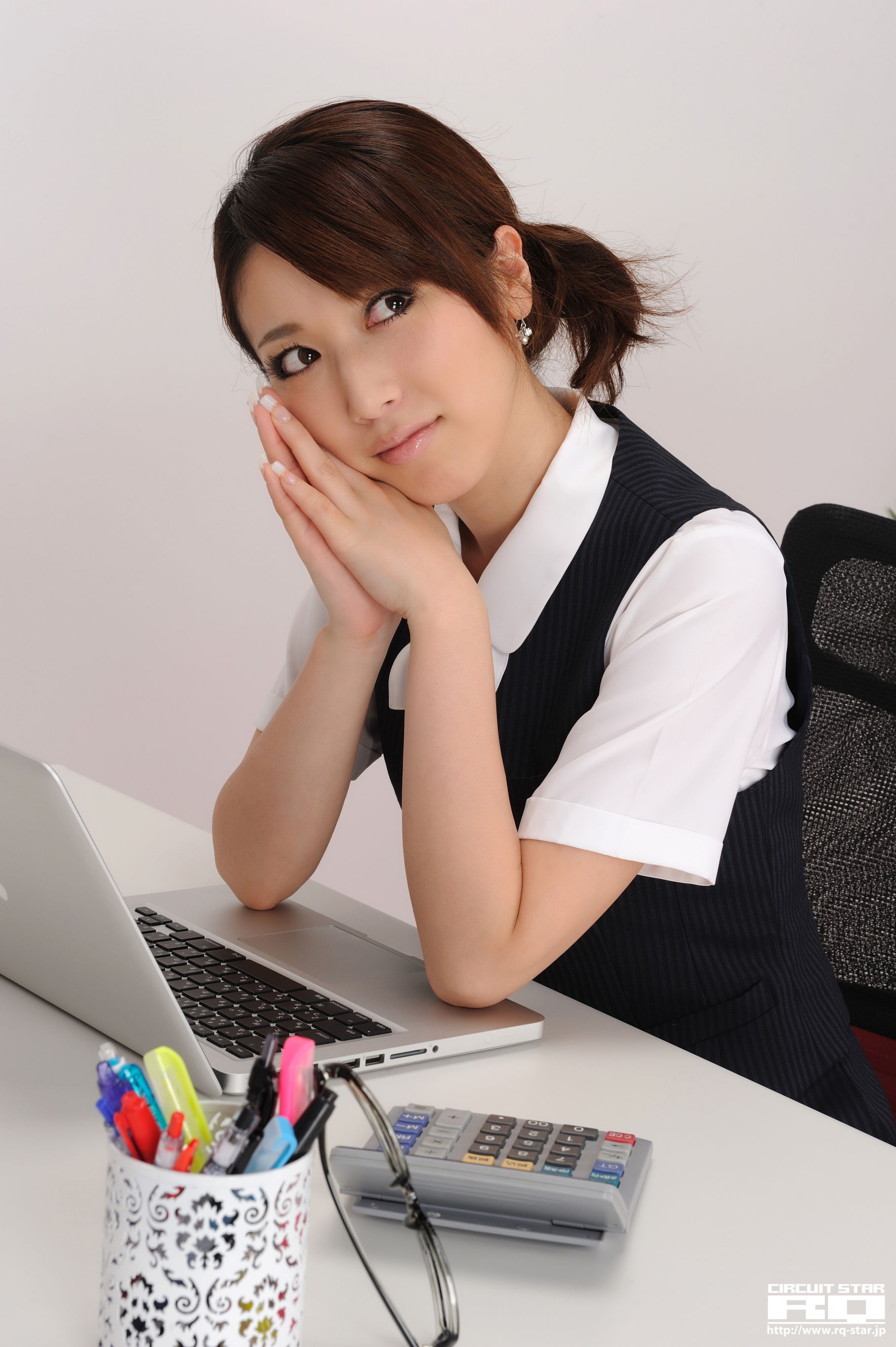 [RQ-STAR] NO.00294 Emi Shimizu 清水恵美 Office Lady 写真集/(160P)