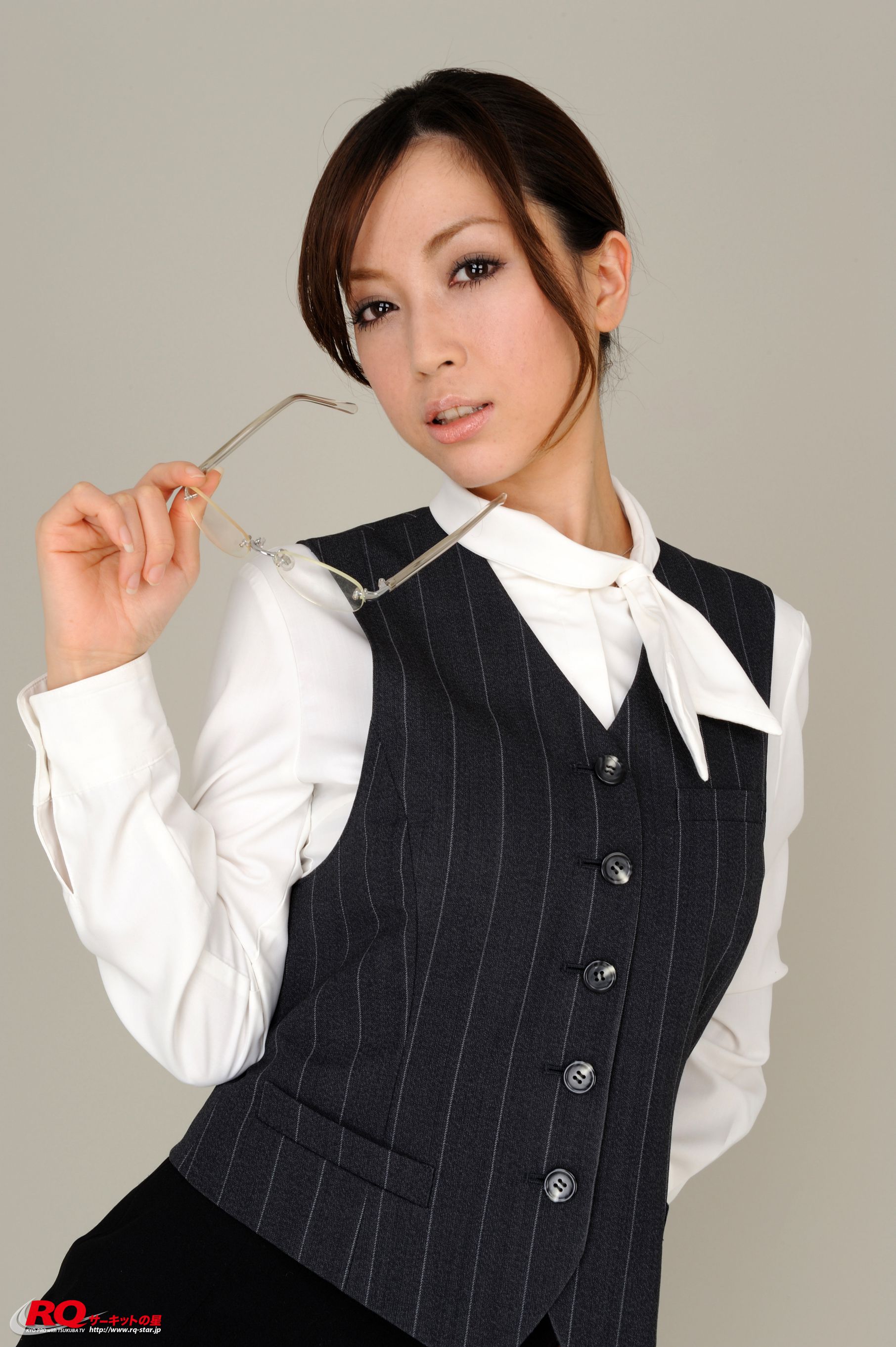 [RQ-STAR] NO.00117 Mayu Ohya 大矢真夕 Office Lady 写真集/(106P)