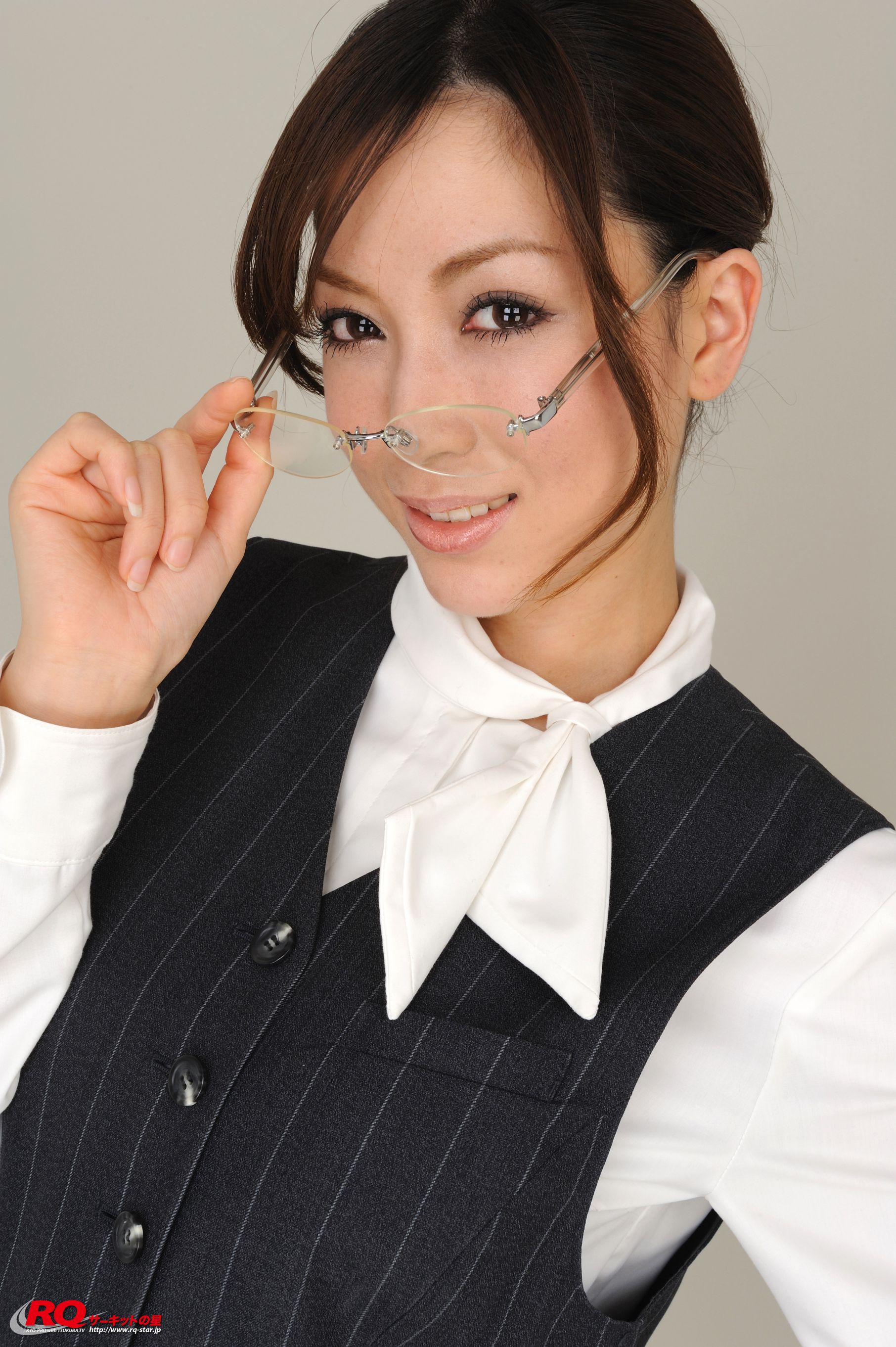 [RQ-STAR] NO.00117 Mayu Ohya 大矢真夕 Office Lady 写真集/(106P)