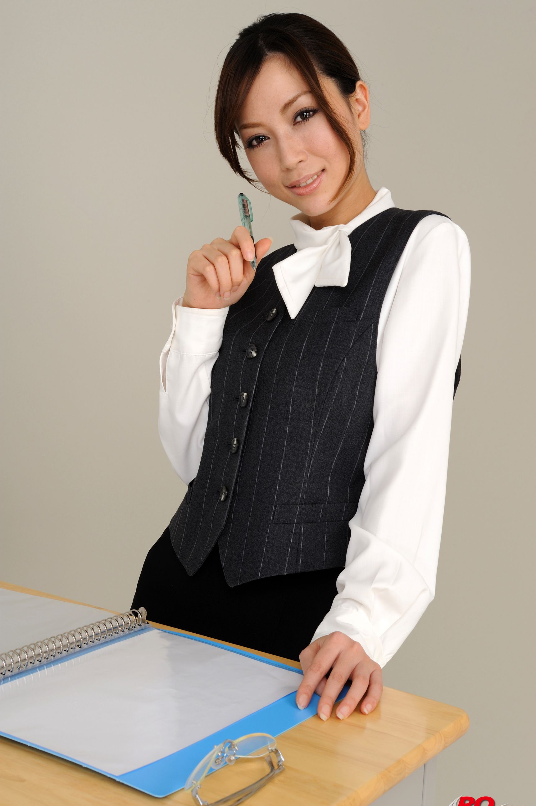 [RQ-STAR] NO.00117 Mayu Ohya 大矢真夕 Office Lady 写真集/(106P)