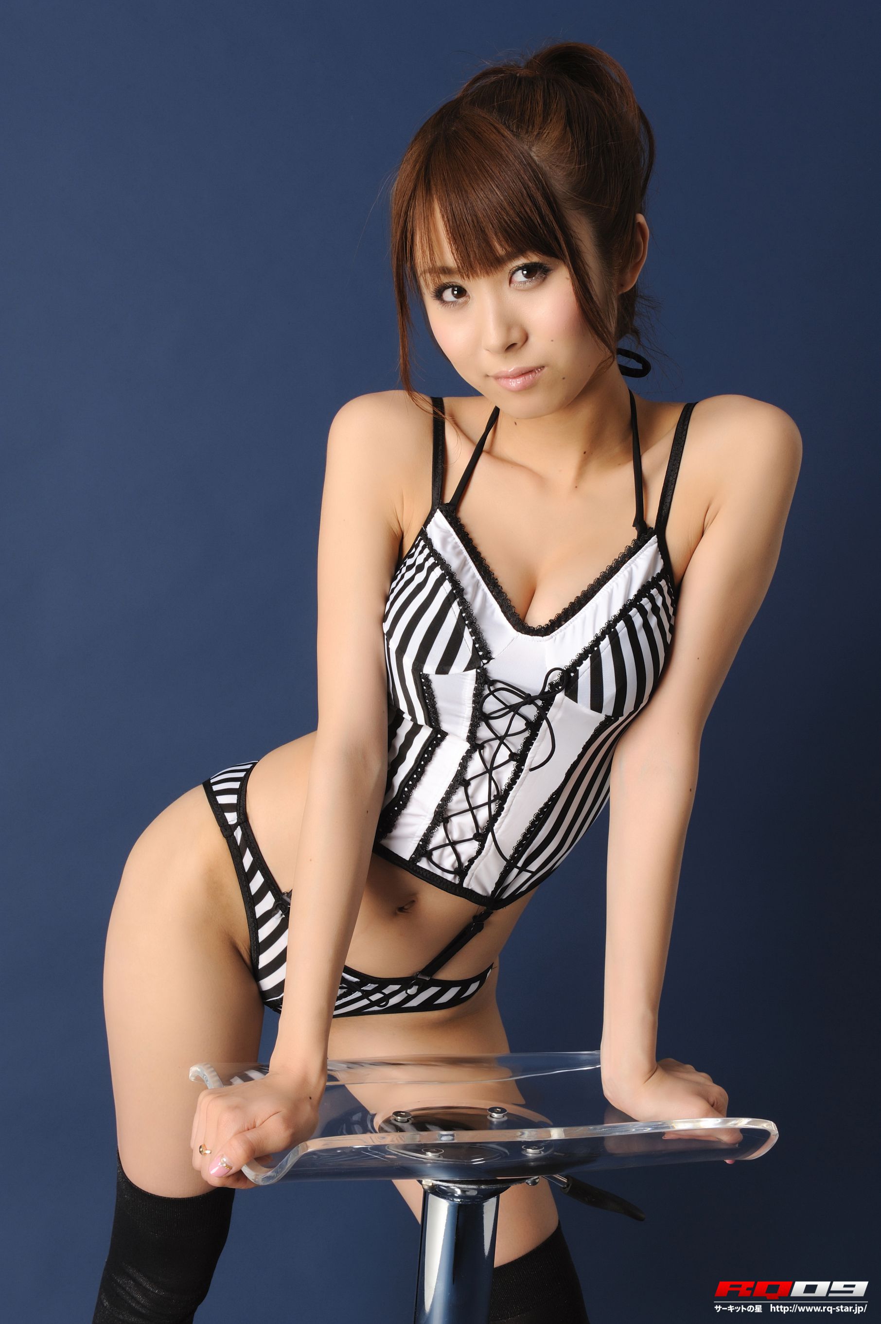 [RQ-STAR] NO.00134 我妻早央 Swim Suits – Black x White 写真集/(174P)