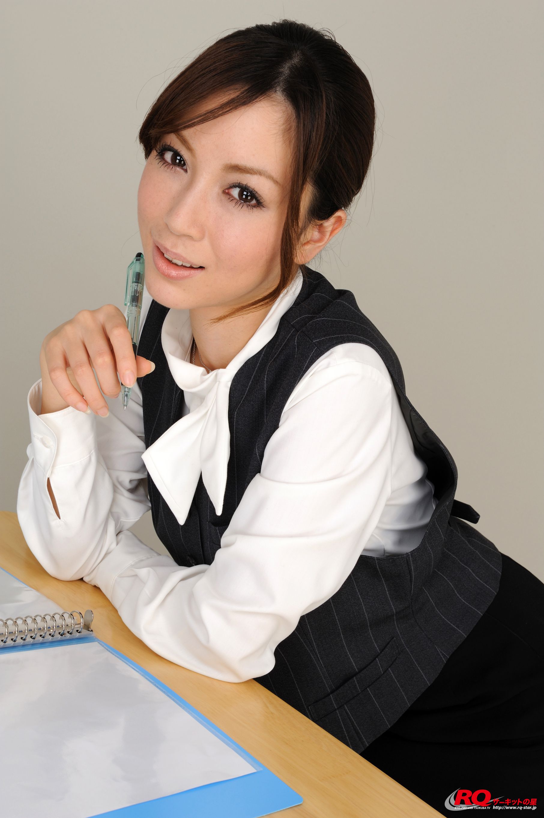 [RQ-STAR] NO.00117 Mayu Ohya 大矢真夕 Office Lady 写真集/(106P)