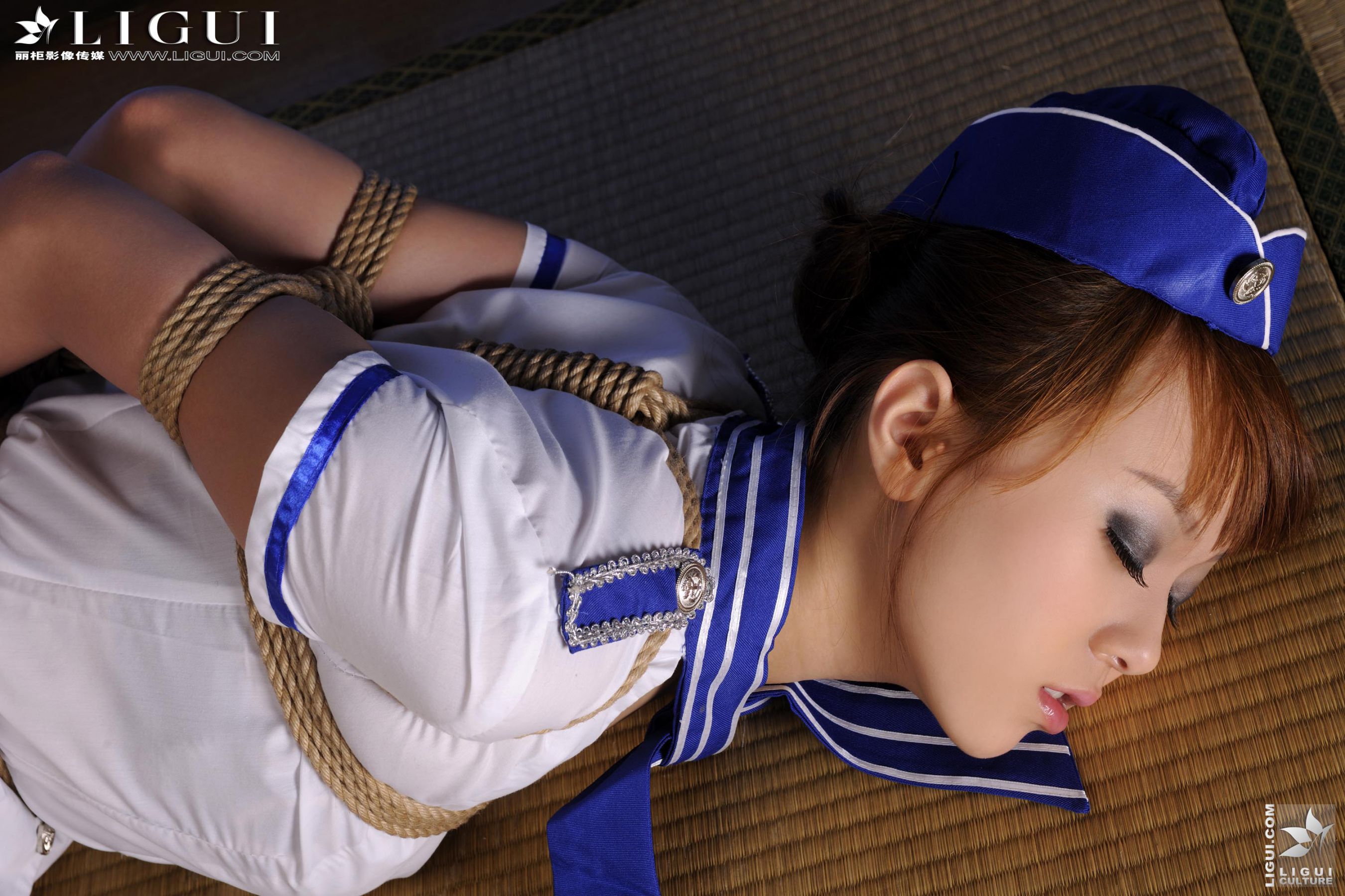 Model 桃子《空姐制服捆绑绳艺》 [丽柜美束LiGui] 美腿玉足写真图片/(62P)