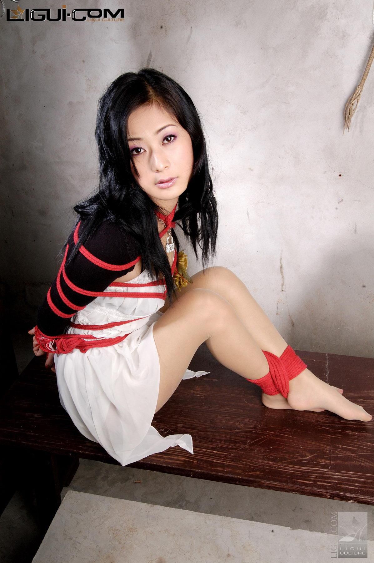 [丽柜美束LiGui] Model Saya《红绳捆绑》美腿玉足写真图片/(27P)