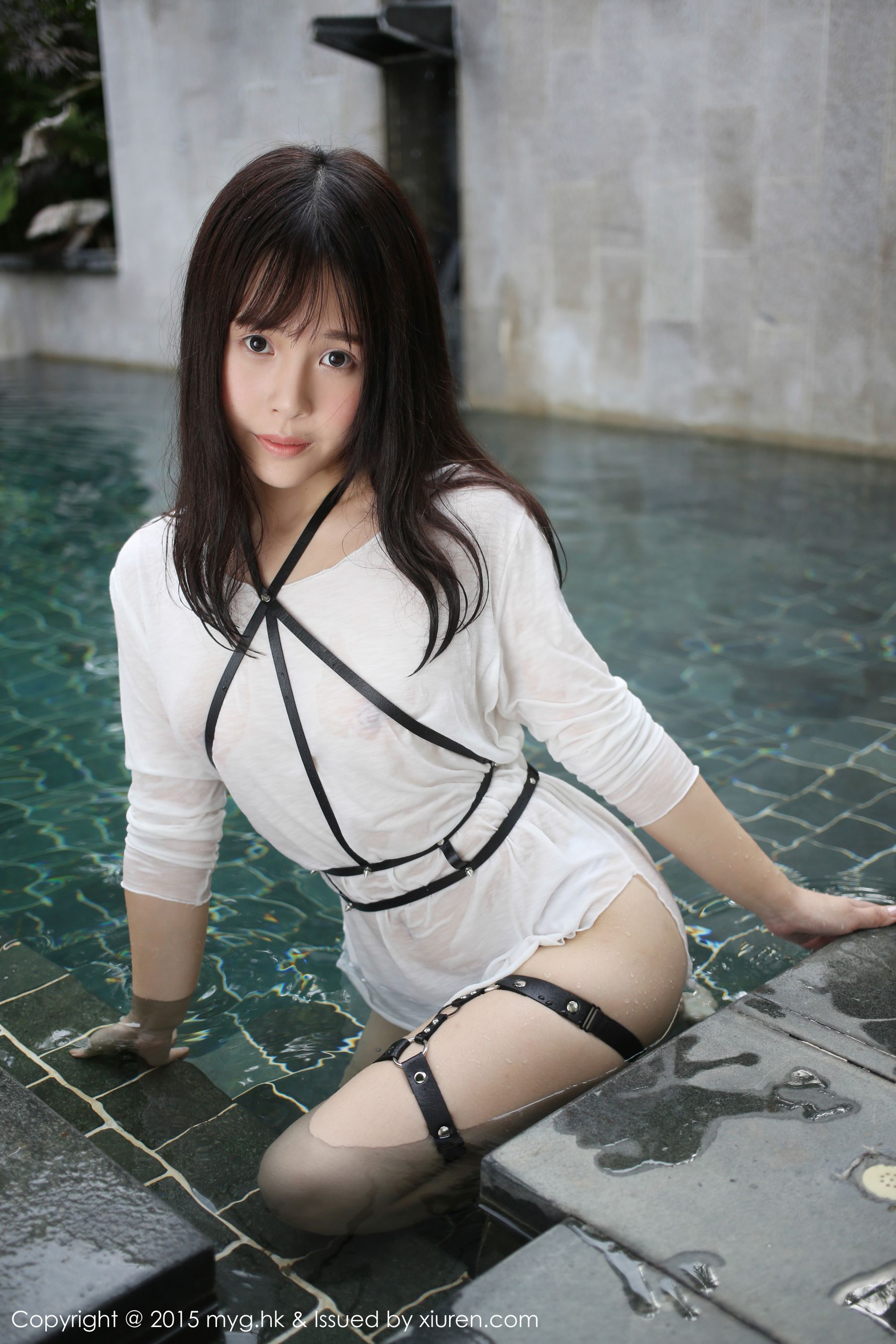 Evelyn艾莉《黑丝吊袜 泳池湿身》 [美媛馆MyGirl] Vol.170/(53P)