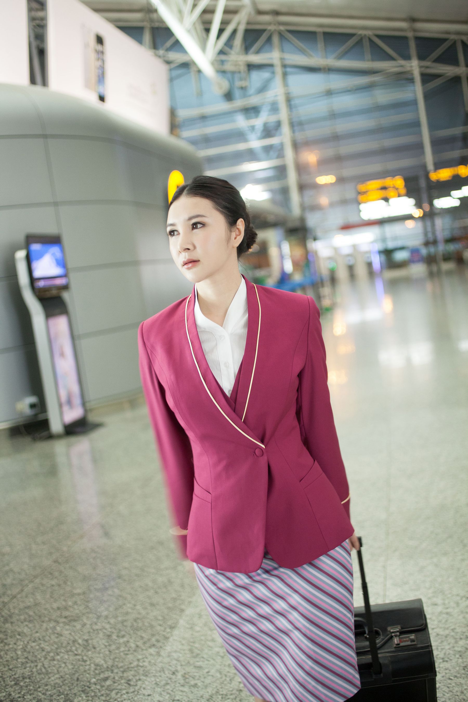 顾欣怡《空港迷失 空姐的私生活》（上） [TGOD推女神] 写真集/(75P)