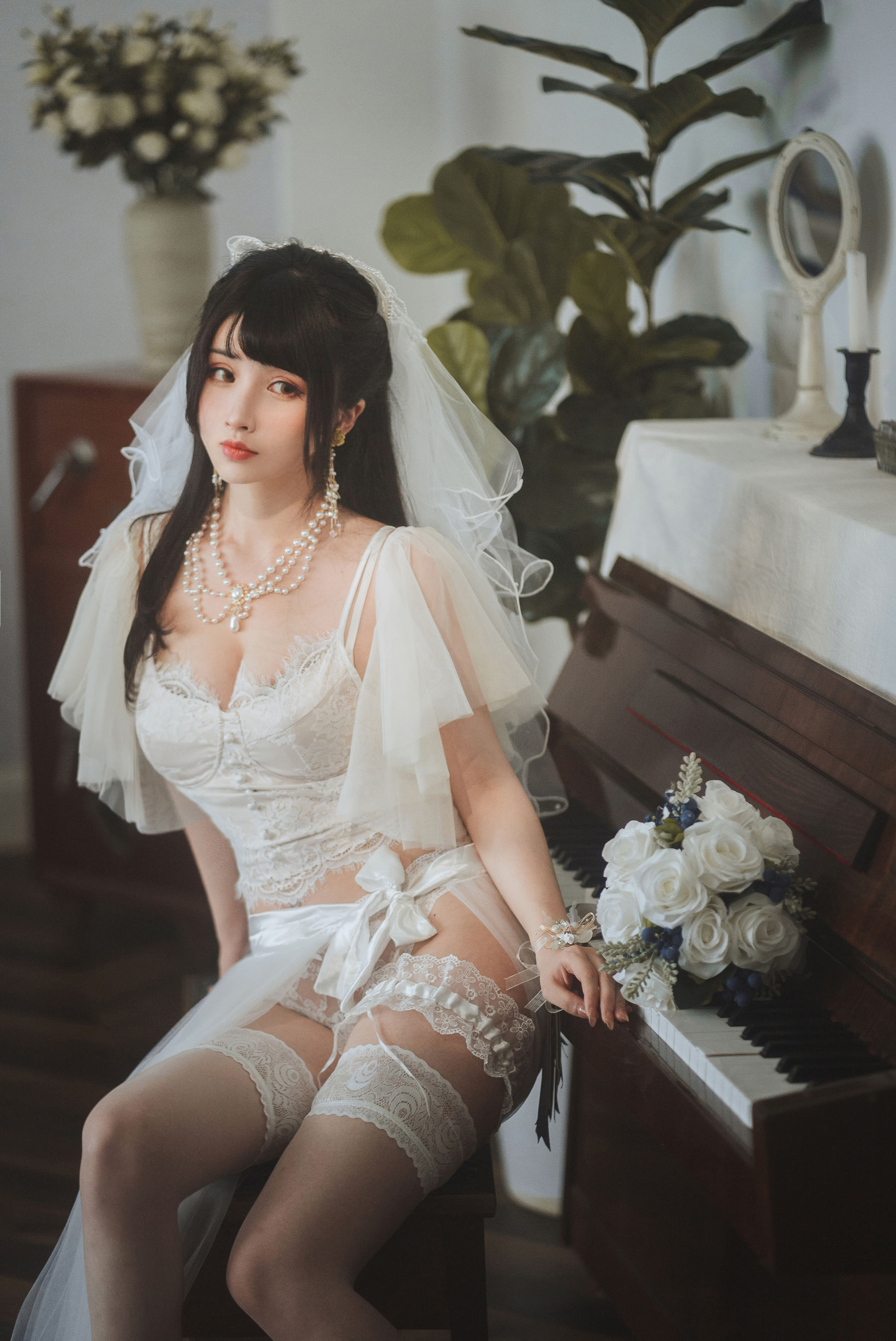 [网红COSER写真] COS福利rioko凉凉子 - 透明婚纱/(37P)