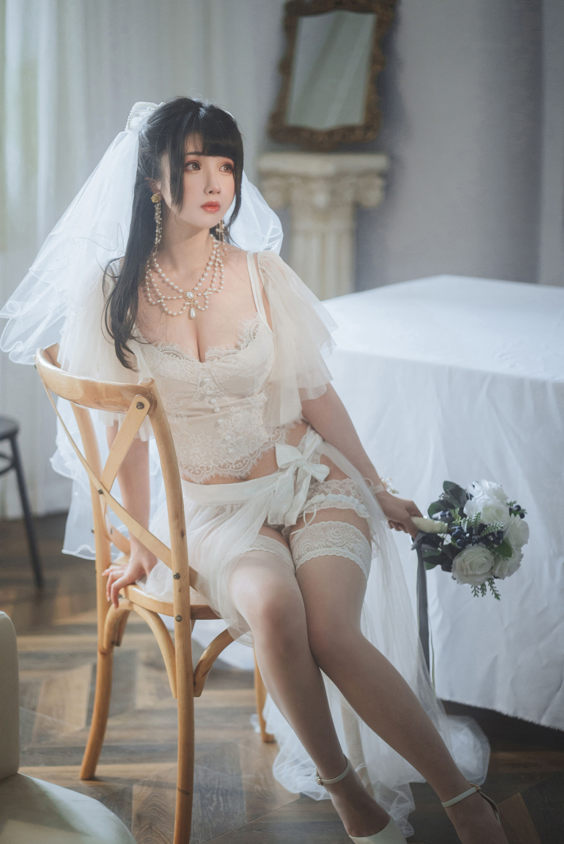[网红COSER写真] COS福利rioko凉凉子 - 透明婚纱/(37P)