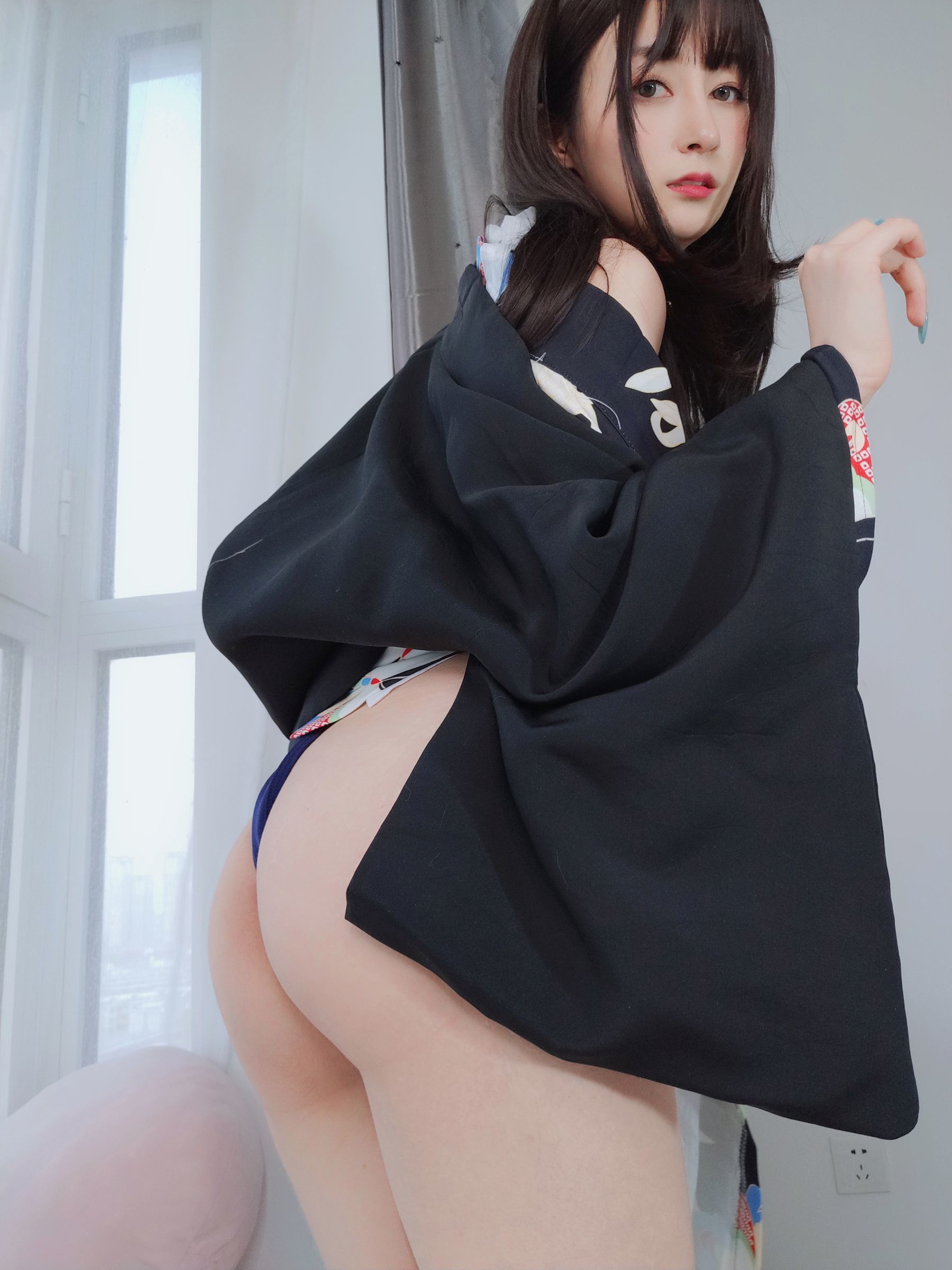 [网红COSER写真] Coser小姐姐白银 - 和服下的秘密/(50P)